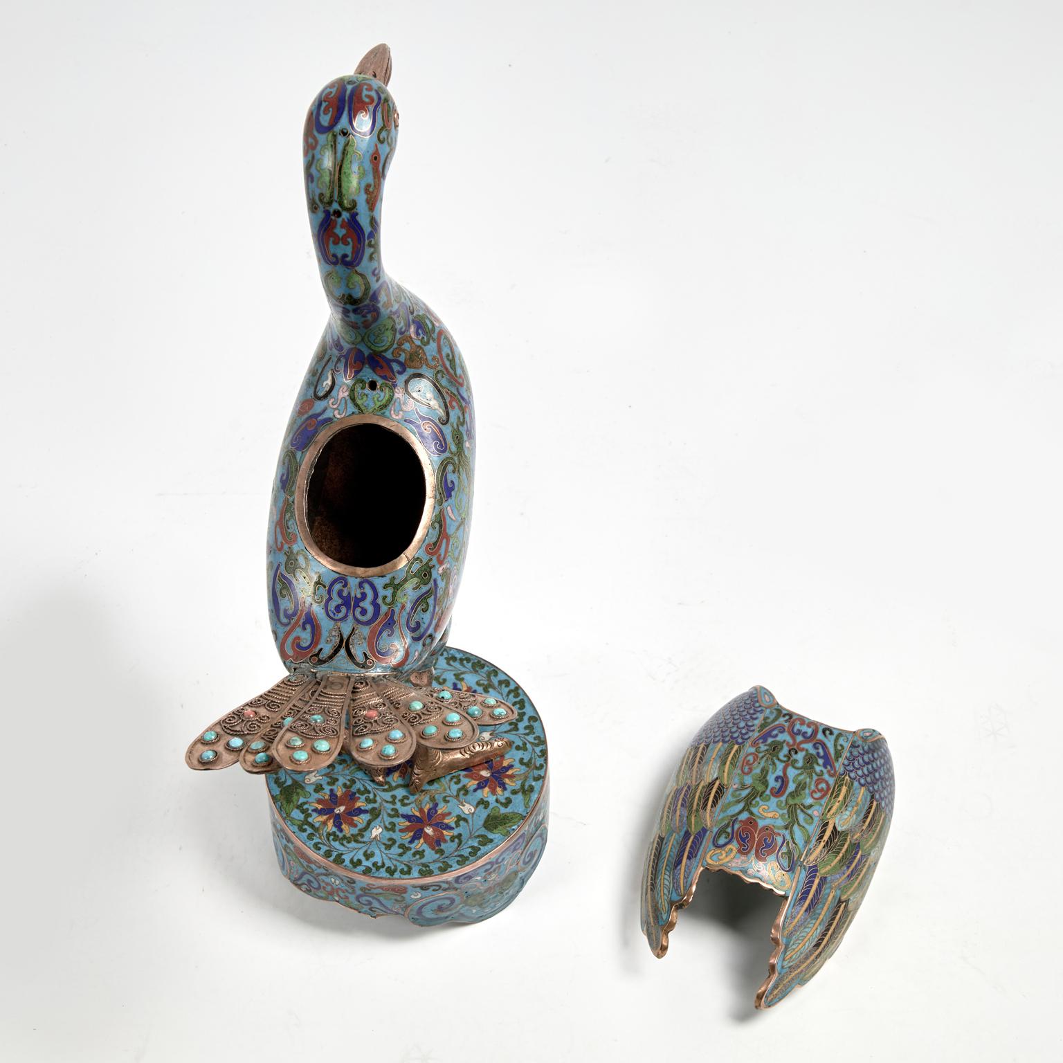 Metallo Coppia di antichi uccelli cinesi in cloisonne in vendita