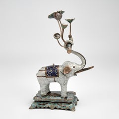 Pareja de antiguos elefantes chinos de cloisonné con flores de loto