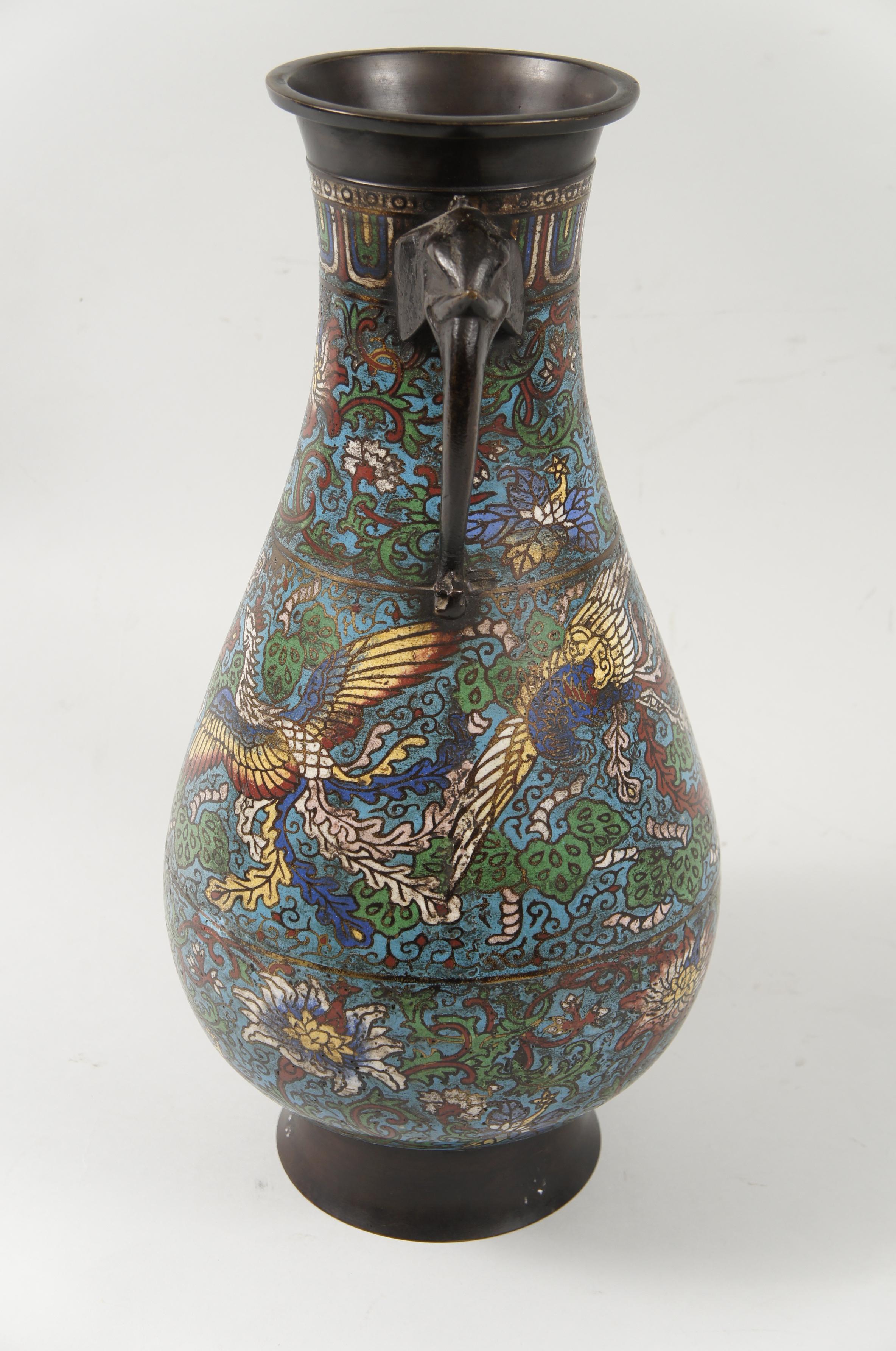 Paar antike chinesische Cloisonné-Vasen (Japanisch) im Angebot