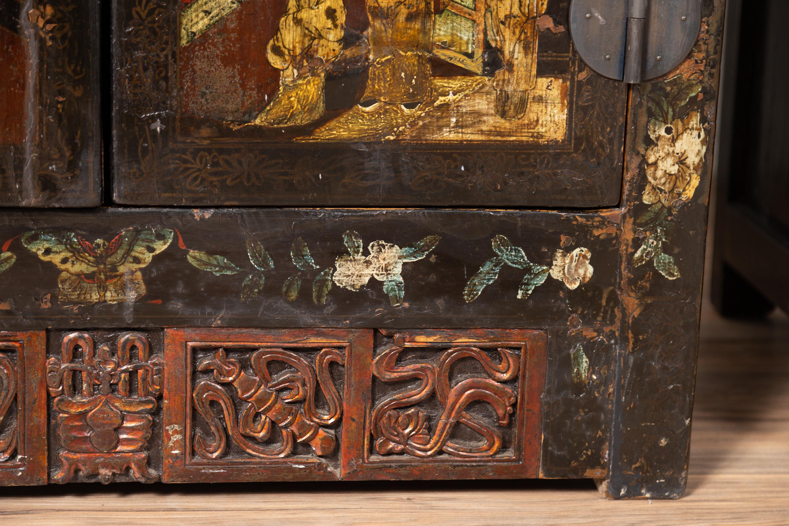 Pair of Antique Chinese Display Cabinets with Hand Painted Chinoiserie Motifs For Sale 3