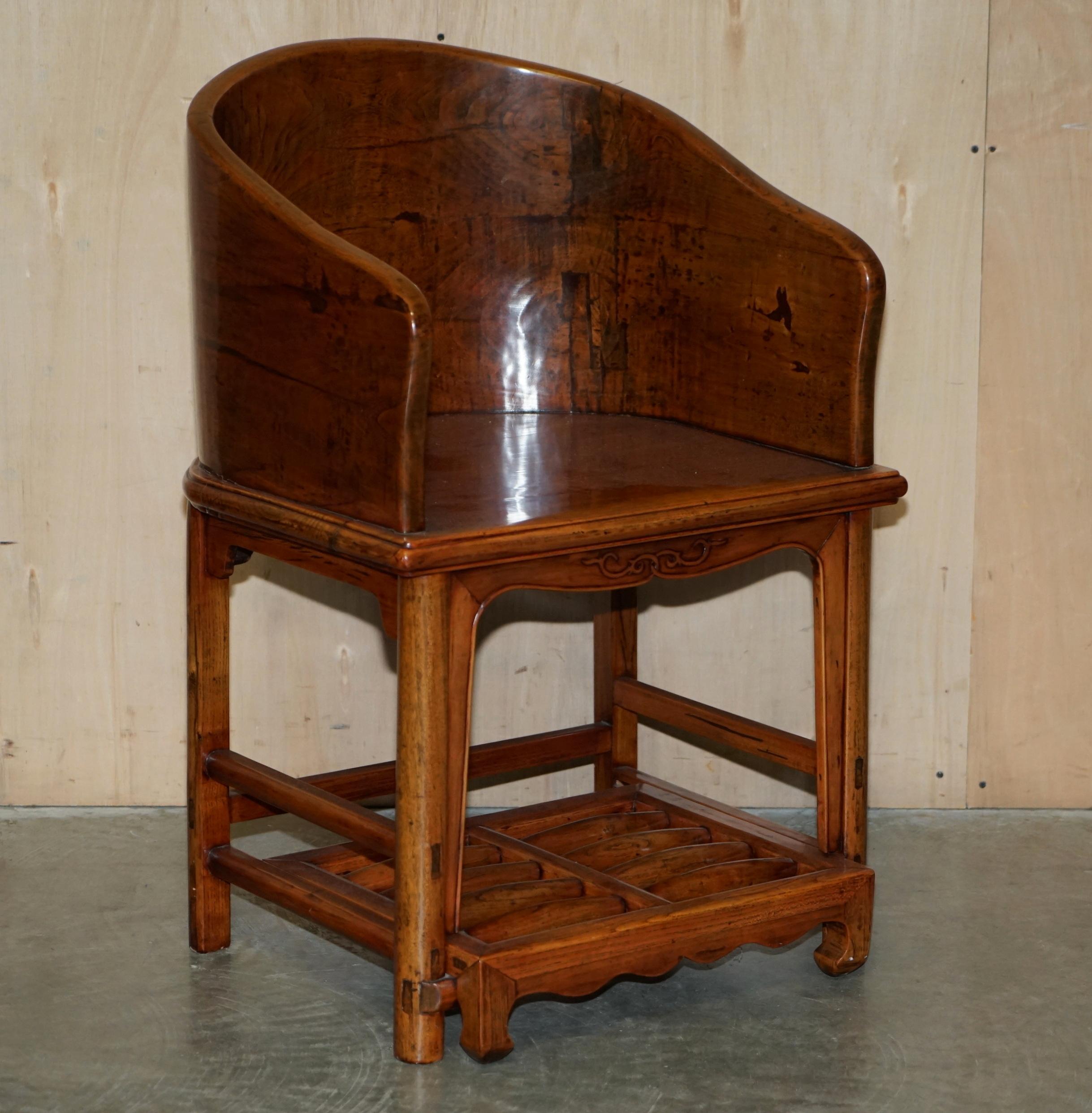 Pärchen antiker chinesischer Eschenholz-Pferdehufeisen-Wannenstühle +SLiDEOUT-Rollsessel (Chinesischer Export) im Angebot