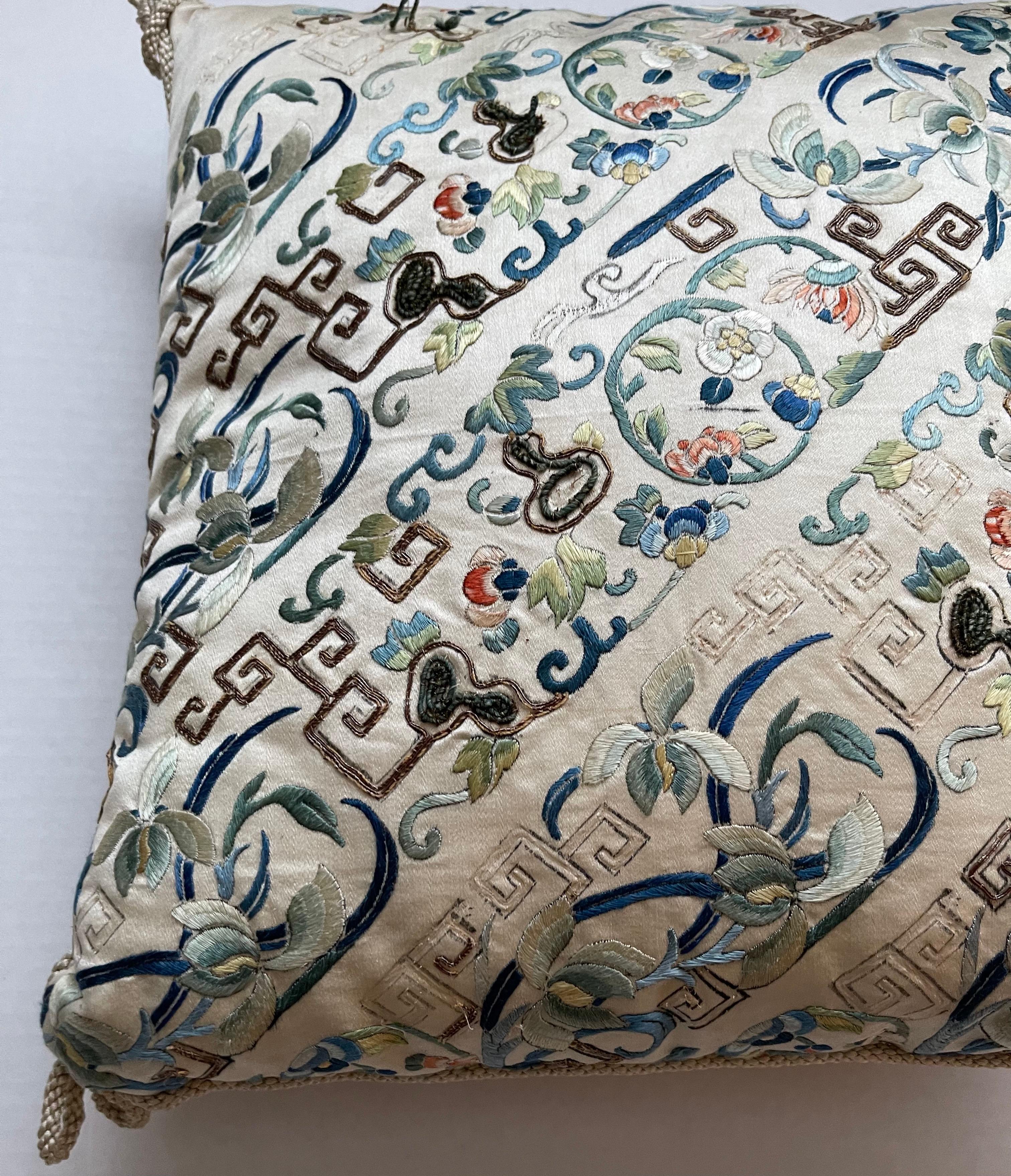 Pair of Antique Chinese Embroidered Silk Textile Pillows In Good Condition In Stamford, CT