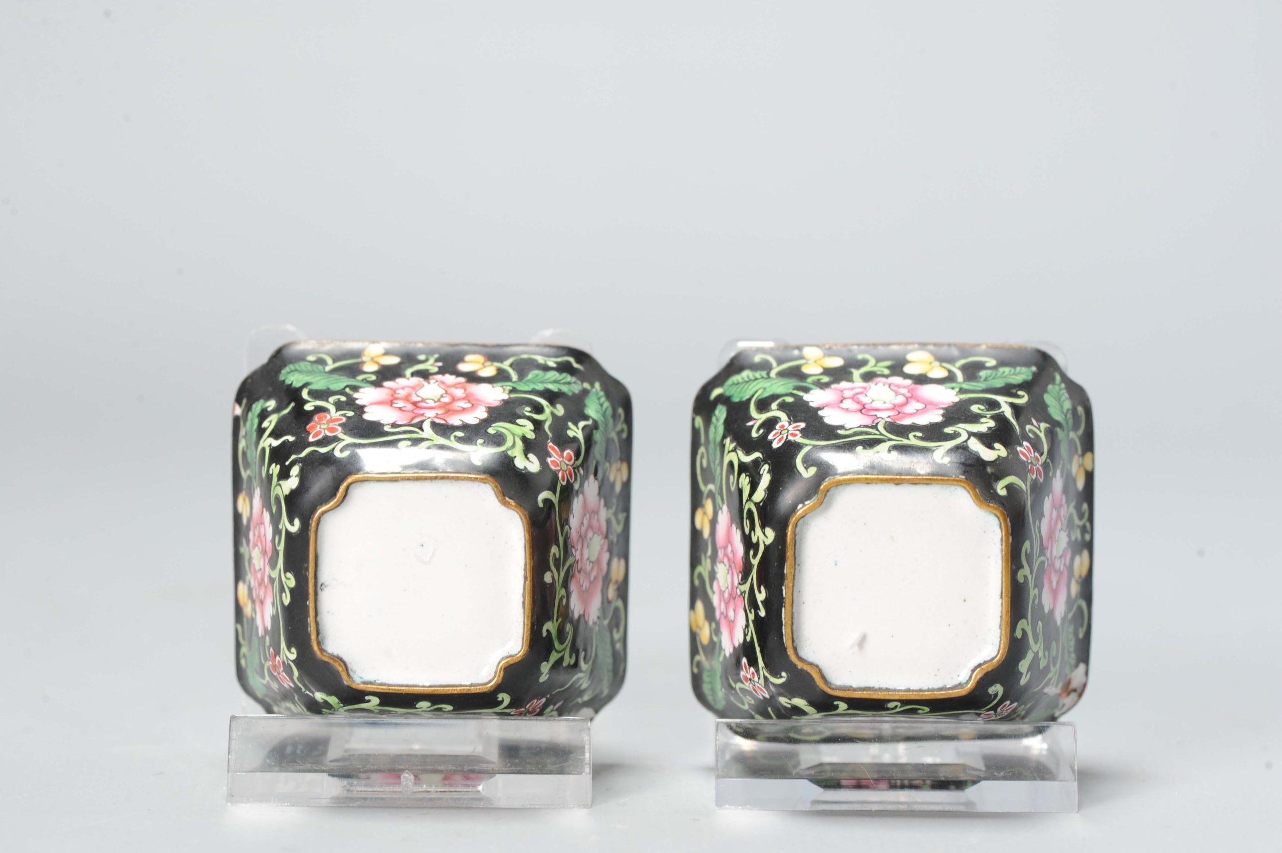 Pair of Antique Chinese Enamel Bronze Cantonese Tea Cups, 18/19th Century In Good Condition For Sale In Amsterdam, Noord Holland