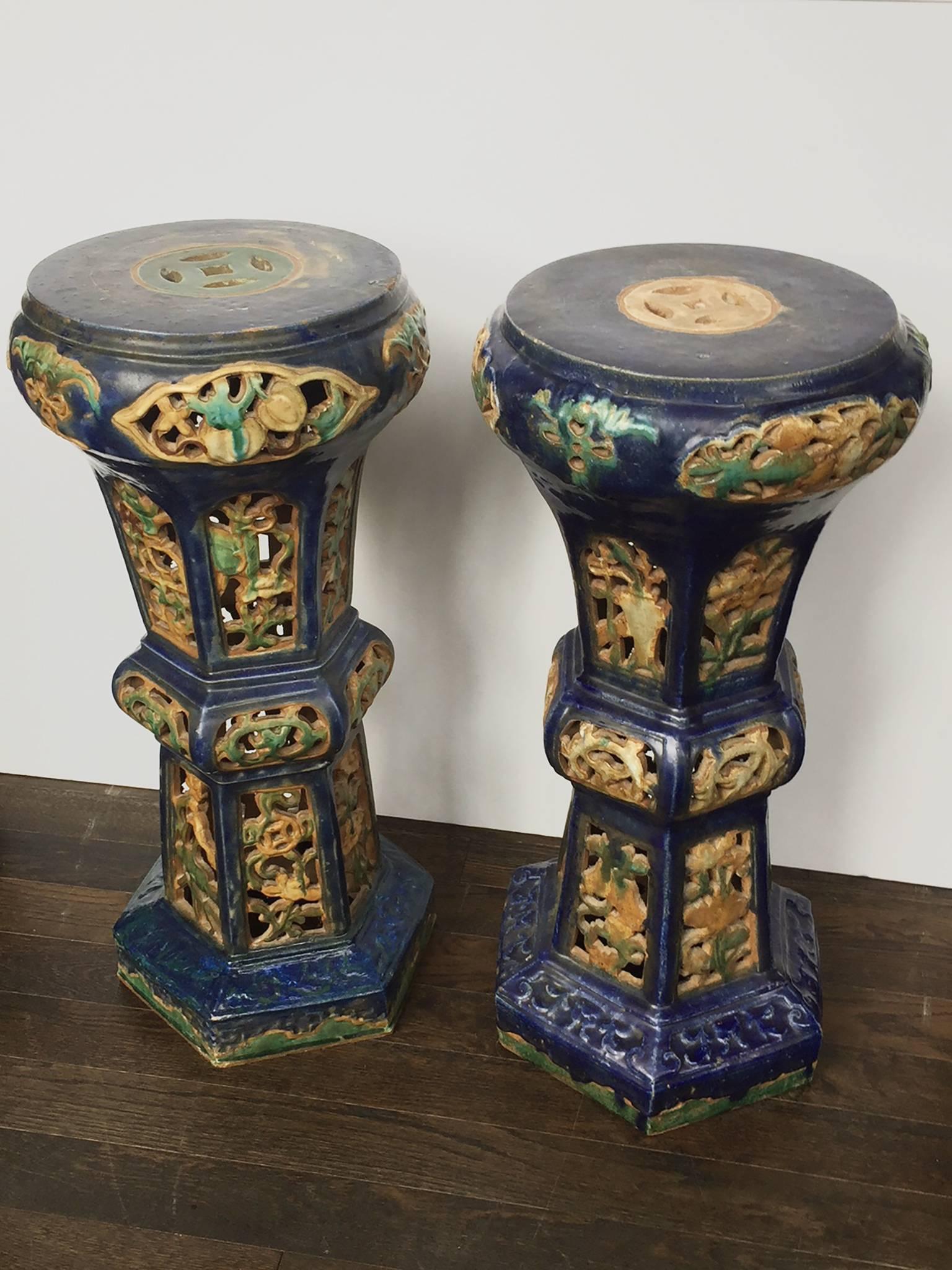 Pair of Antique Chinese Enameled Ceramic Pedestals In Good Condition In New York, NY