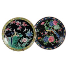 Paire d
assiettes de présentation chinoises anciennes émaillées avec oiseaux C1920