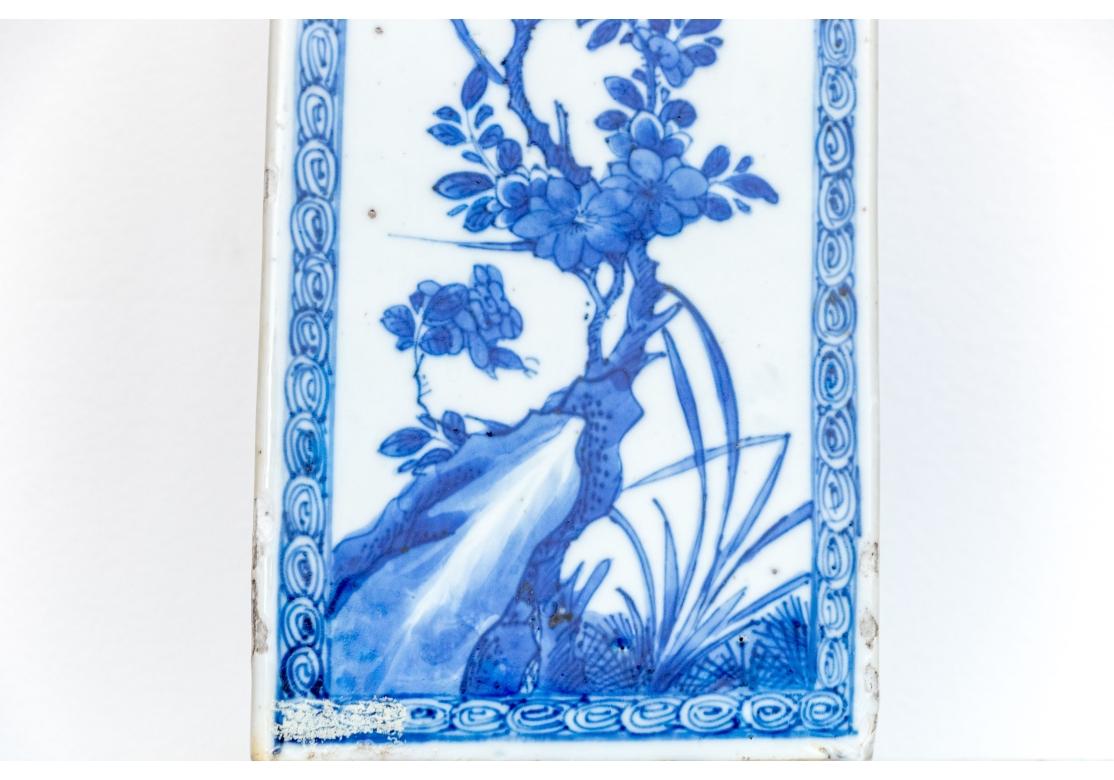 Paire de jarres carrées en porcelaine bleue et blanche d'exportation chinoise ancienne en vente 5