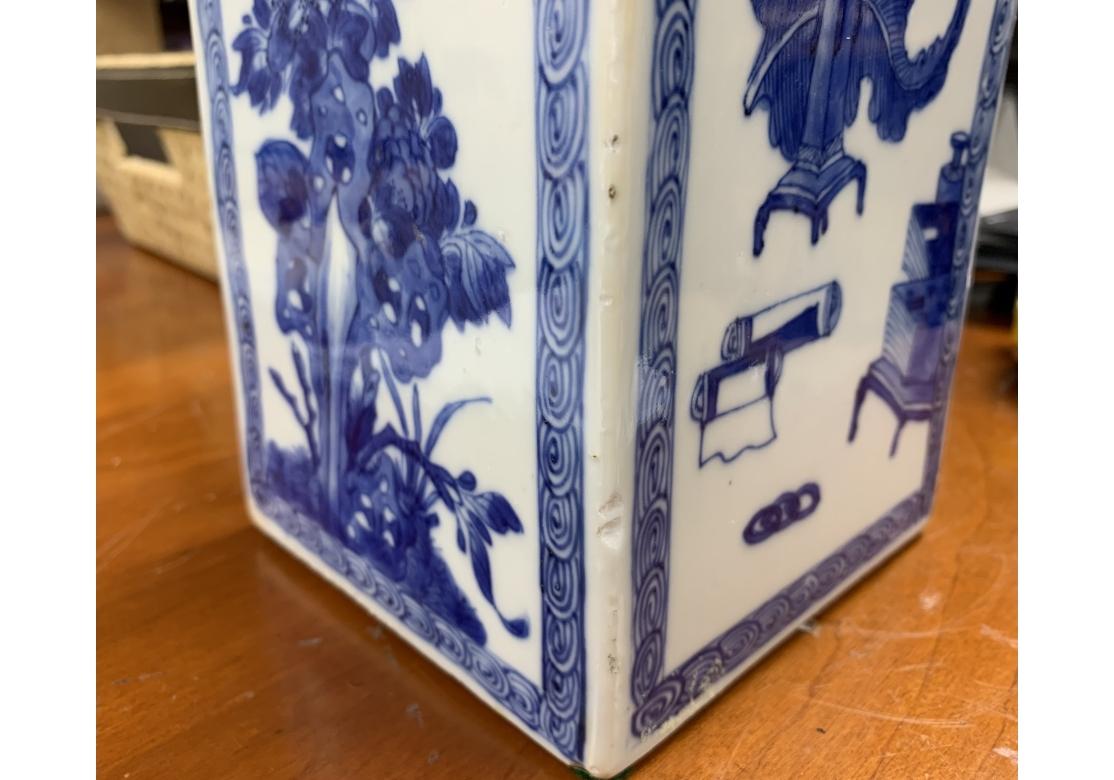 Paire de jarres carrées en porcelaine bleue et blanche d'exportation chinoise ancienne en vente 6