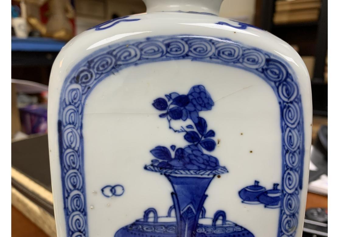 Paire de jarres carrées en porcelaine bleue et blanche d'exportation chinoise ancienne en vente 7