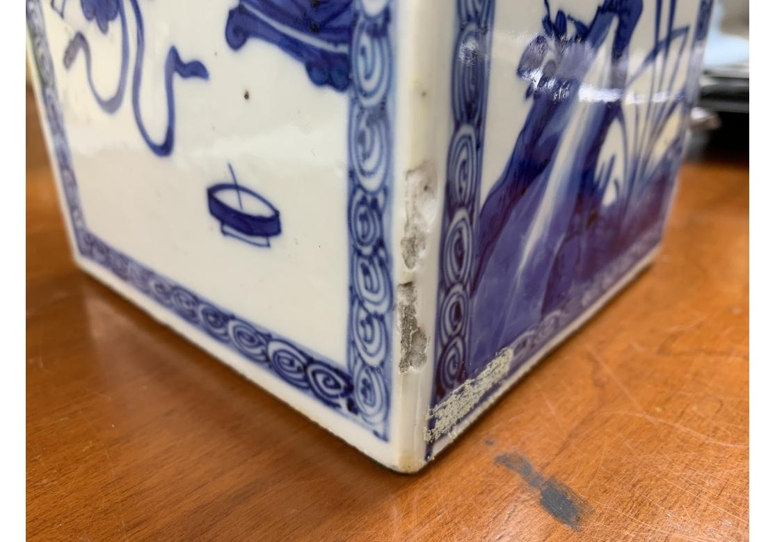Paire de jarres carrées en porcelaine bleue et blanche d'exportation chinoise ancienne en vente 9