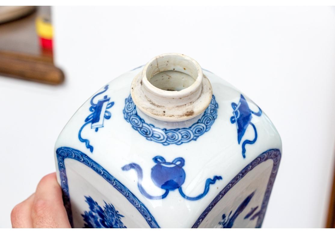 Exportation chinoise Paire de jarres carrées en porcelaine bleue et blanche d'exportation chinoise ancienne en vente