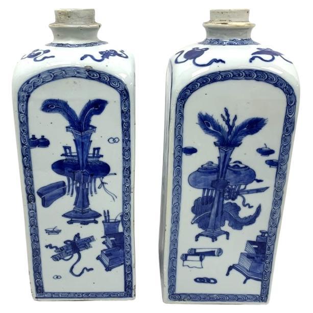 Paire de jarres carrées en porcelaine bleue et blanche d
exportation chinoise ancienne en vente