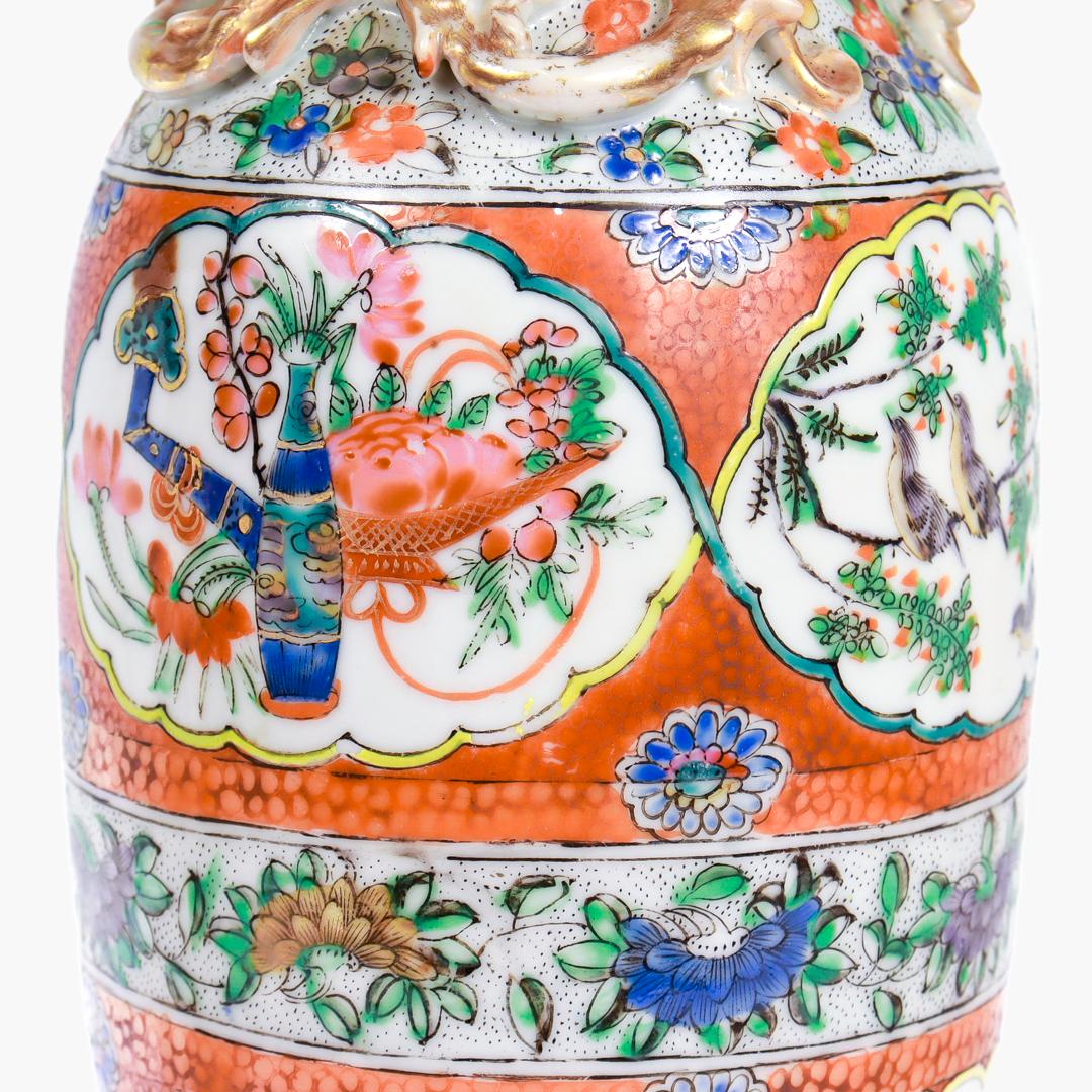 Paire de vases ou urnes anciens d'exportation chinoise Famille Rose Canton à fond orange en vente 5