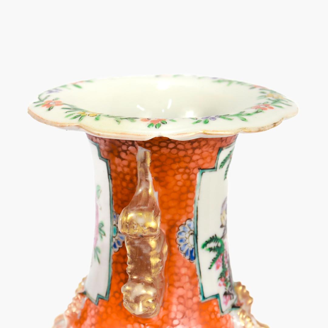 Paire de vases ou urnes anciens d'exportation chinoise Famille Rose Canton à fond orange en vente 7