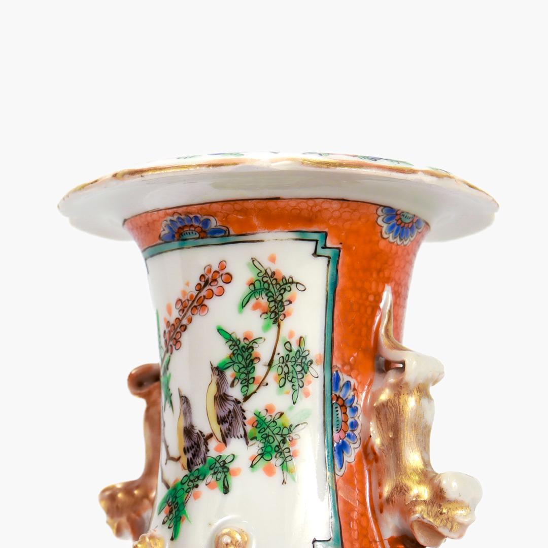 Paire de vases ou urnes anciens d'exportation chinoise Famille Rose Canton à fond orange en vente 11