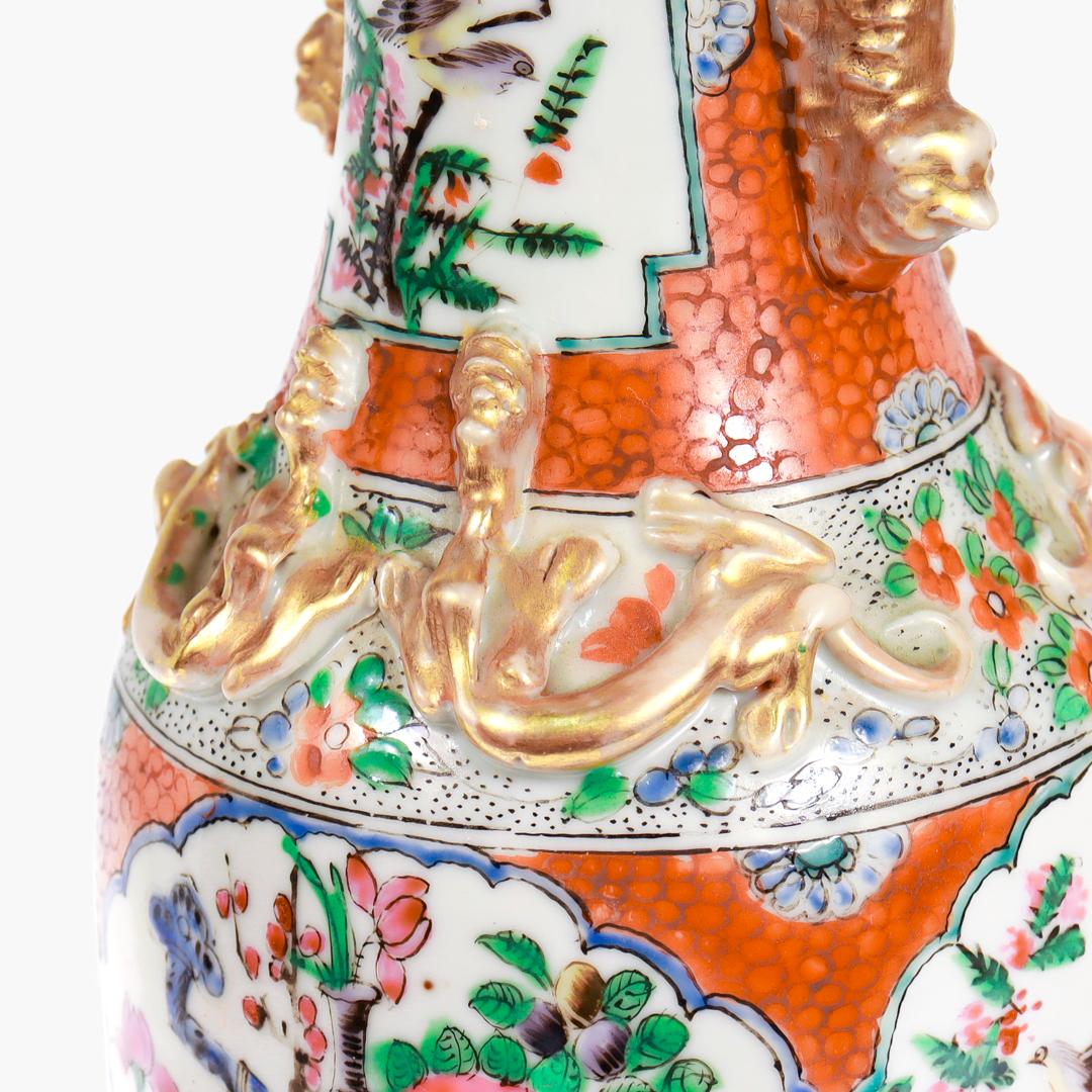 Paire de vases ou urnes anciens d'exportation chinoise Famille Rose Canton à fond orange en vente 1