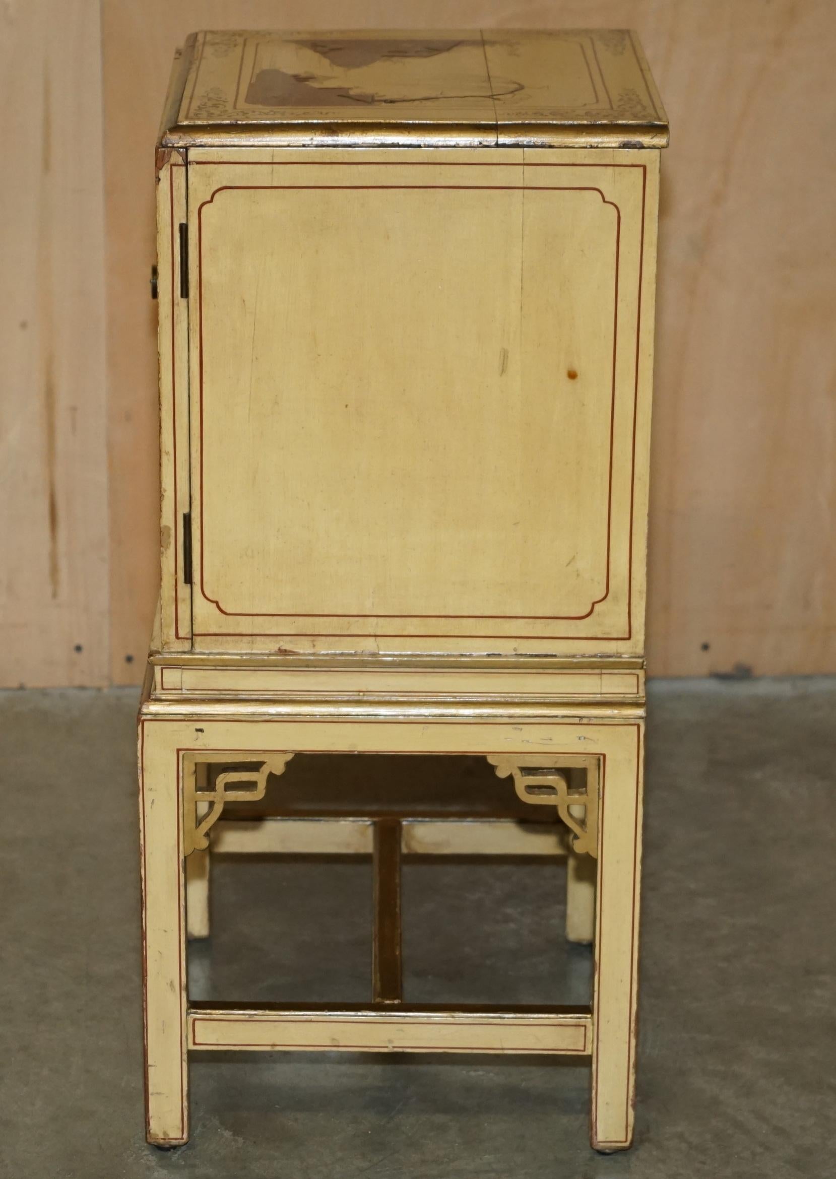 PAiR OF ANTIQUE CHINESE EXPORT HAND PAINTED & LACQUERED NIGHTSTANDS SIDE TABLES im Angebot 3
