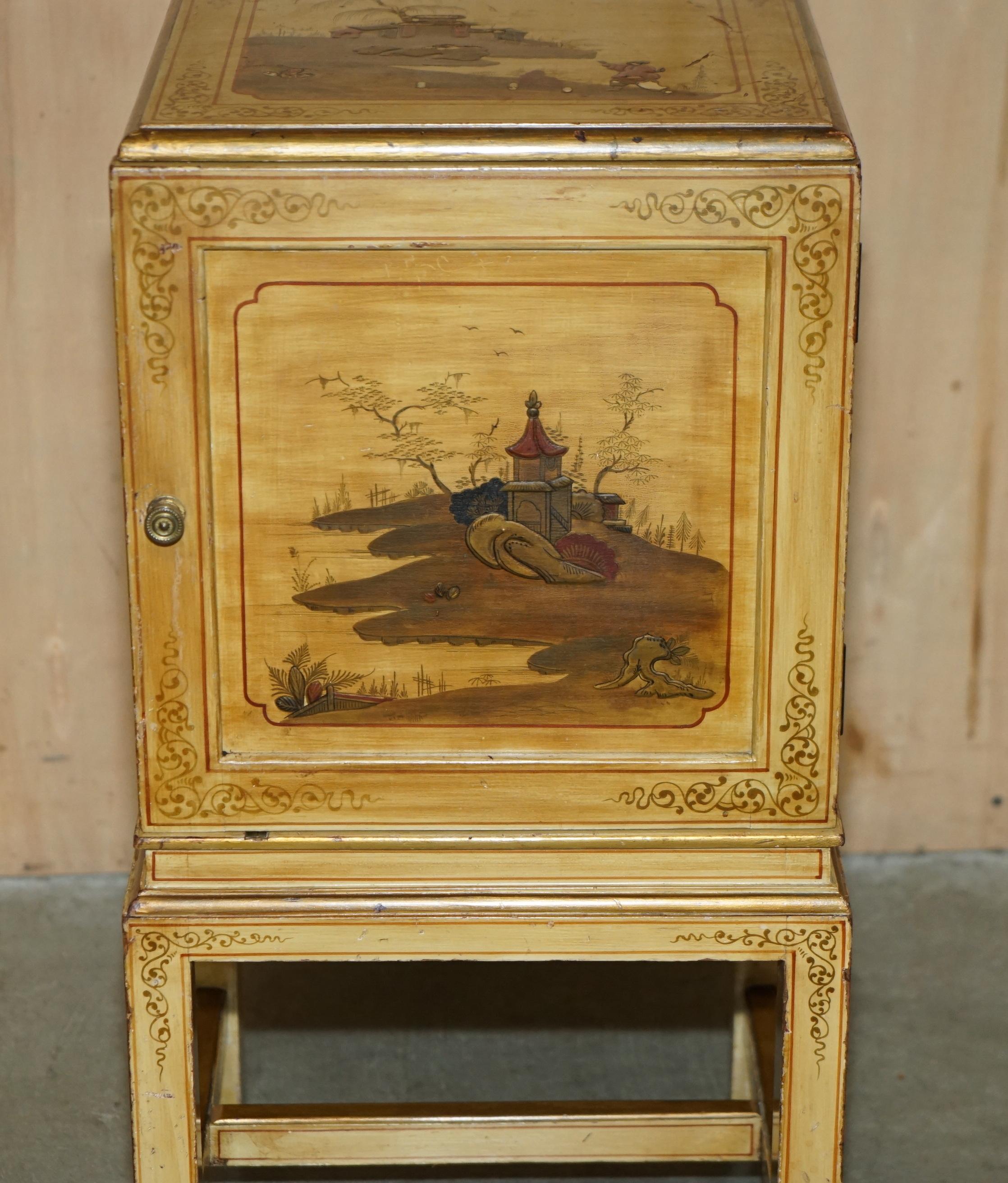 PAiR OF ANTIQUE CHINESE EXPORT HAND PAINTED & LACQUERED NIGHTSTANDS SIDE TABLES im Angebot 7