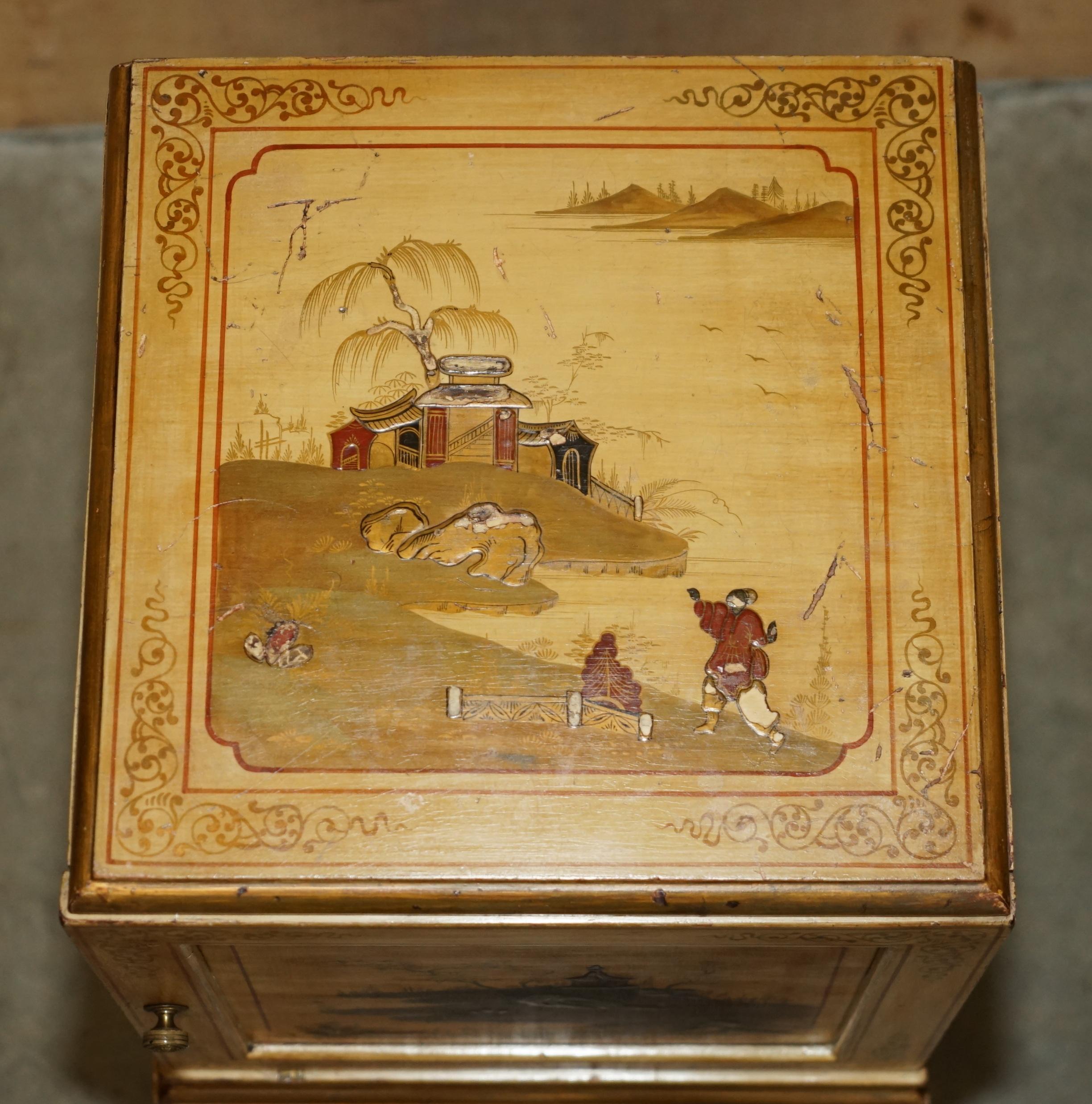 PAiR OF ANTIQUE CHINESE EXPORT HAND PAINTED & LACQUERED NIGHTSTANDS SIDE TABLES im Angebot 8