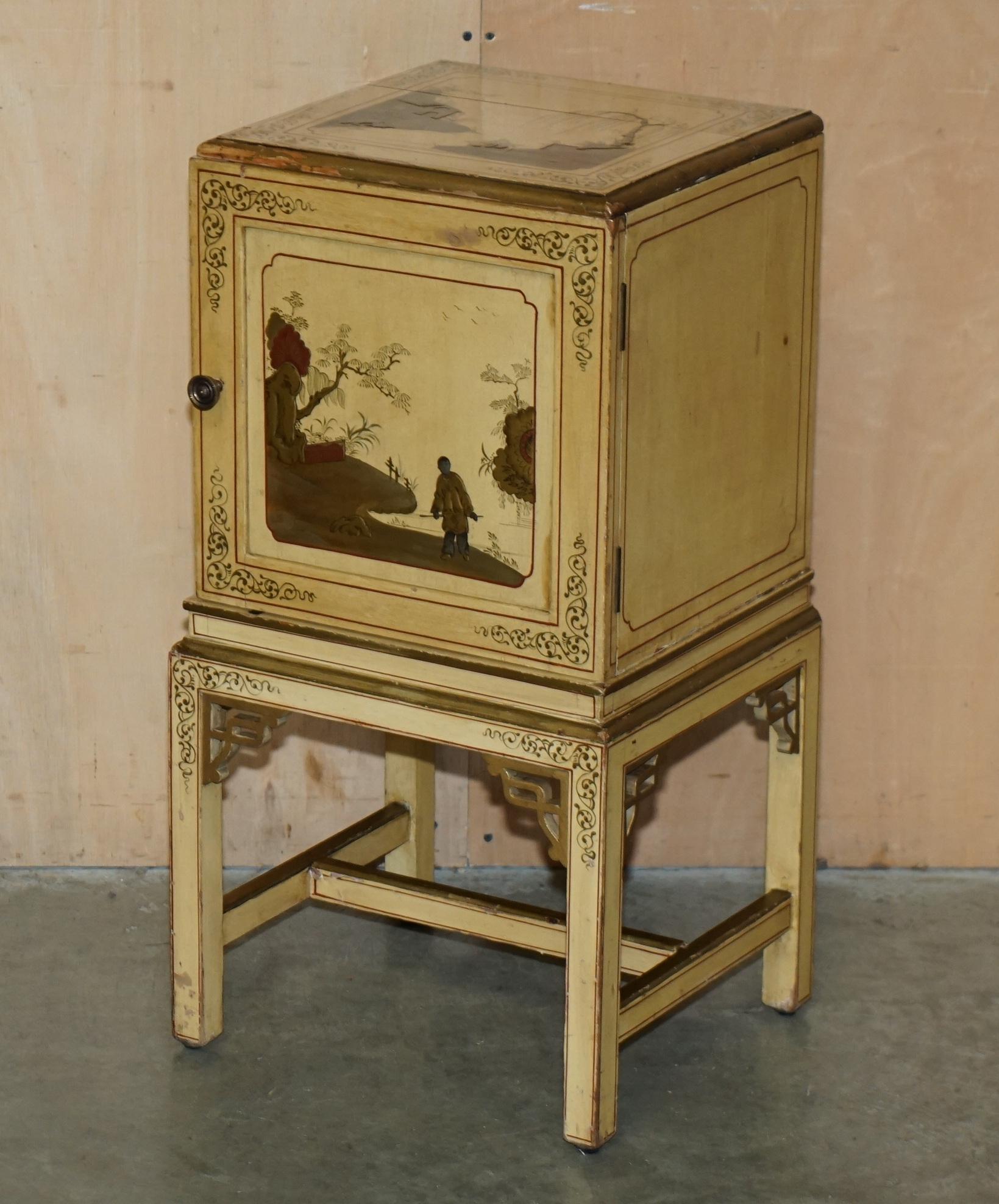 PAiR OF ANTIQUE CHINESE EXPORT HAND PAINTED & LACQUERED NIGHTSTANDS SIDE TABLES (Chinesischer Export) im Angebot