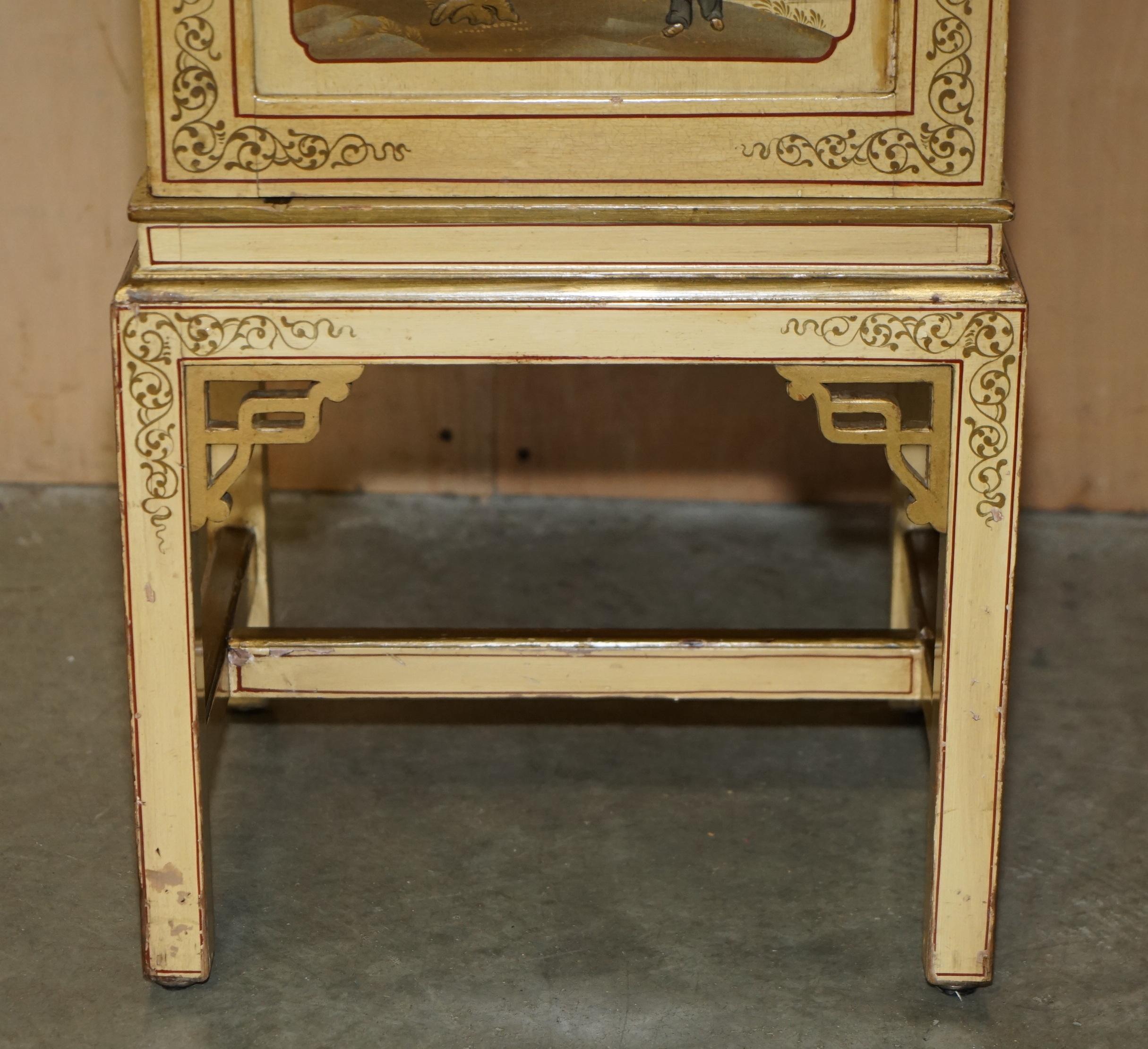 PAiR OF ANTIQUE CHINESE EXPORT HAND PAINTED & LACQUERED NIGHTSTANDS SIDE TABLES im Zustand „Gut“ im Angebot in West Sussex, Pulborough
