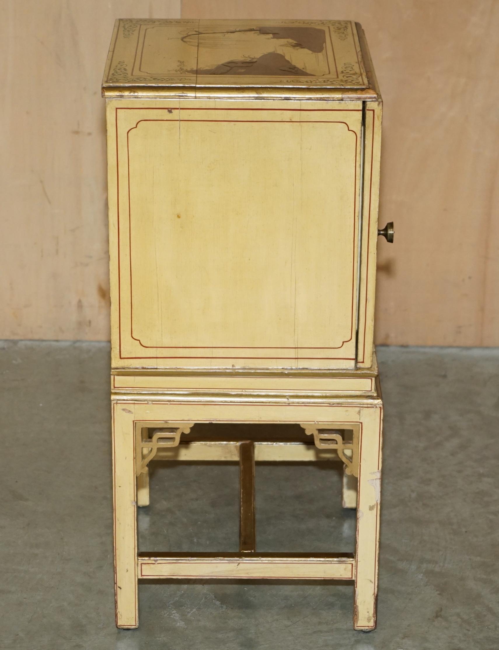 PAiR OF ANTIQUE CHINESE EXPORT HAND PAINTED & LACQUERED NIGHTSTANDS SIDE TABLES im Angebot 1