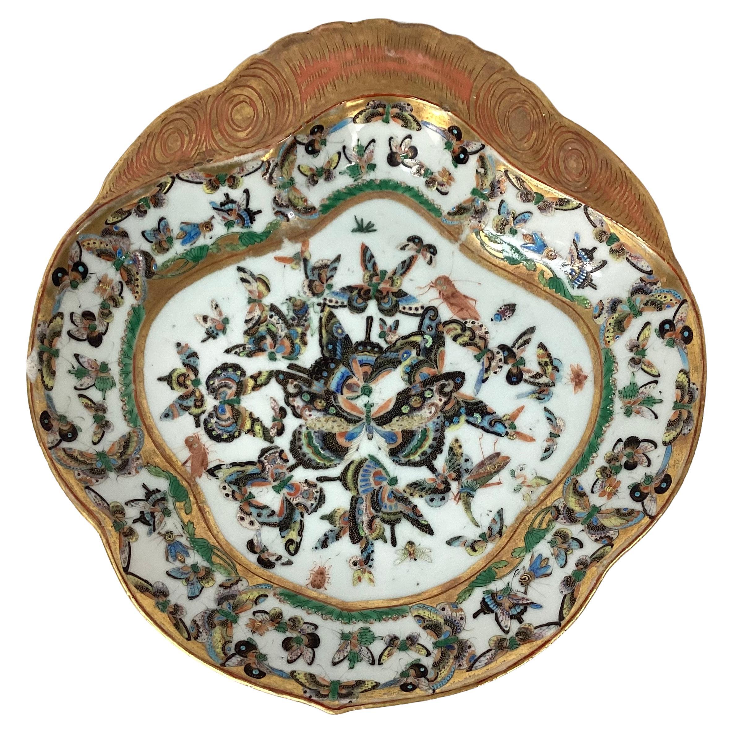 Paar antike chinesische Export-Porzellan-Schmetterlingsservier-/Schirmschalen aus Porzellan (Chinesischer Export) im Angebot