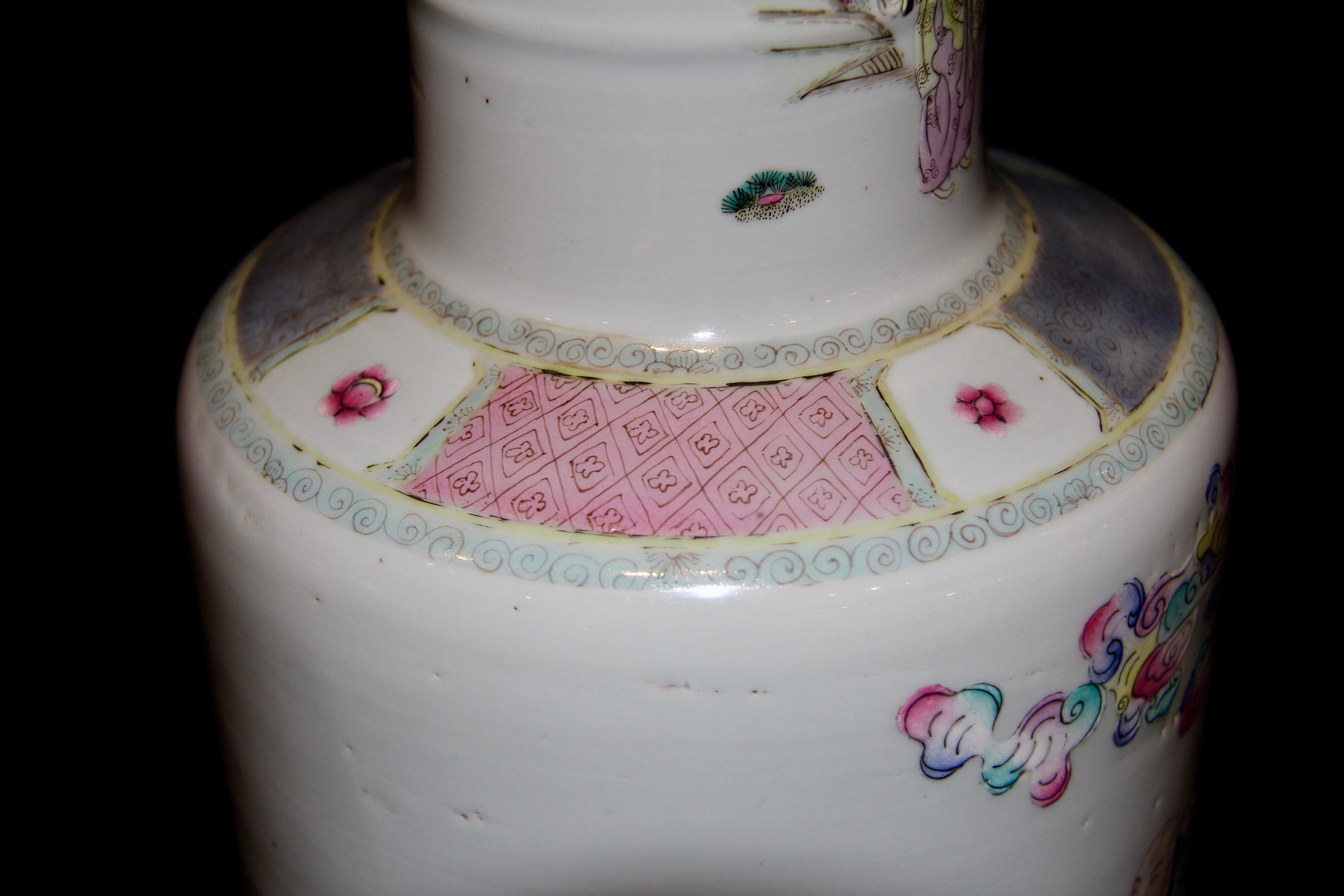 Paar antike chinesische Famille-Rose-Vasen mit handgemalter Luohans-Dekoration 3