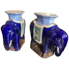 Paire de supports de plantes d'éléphant chinois antiques