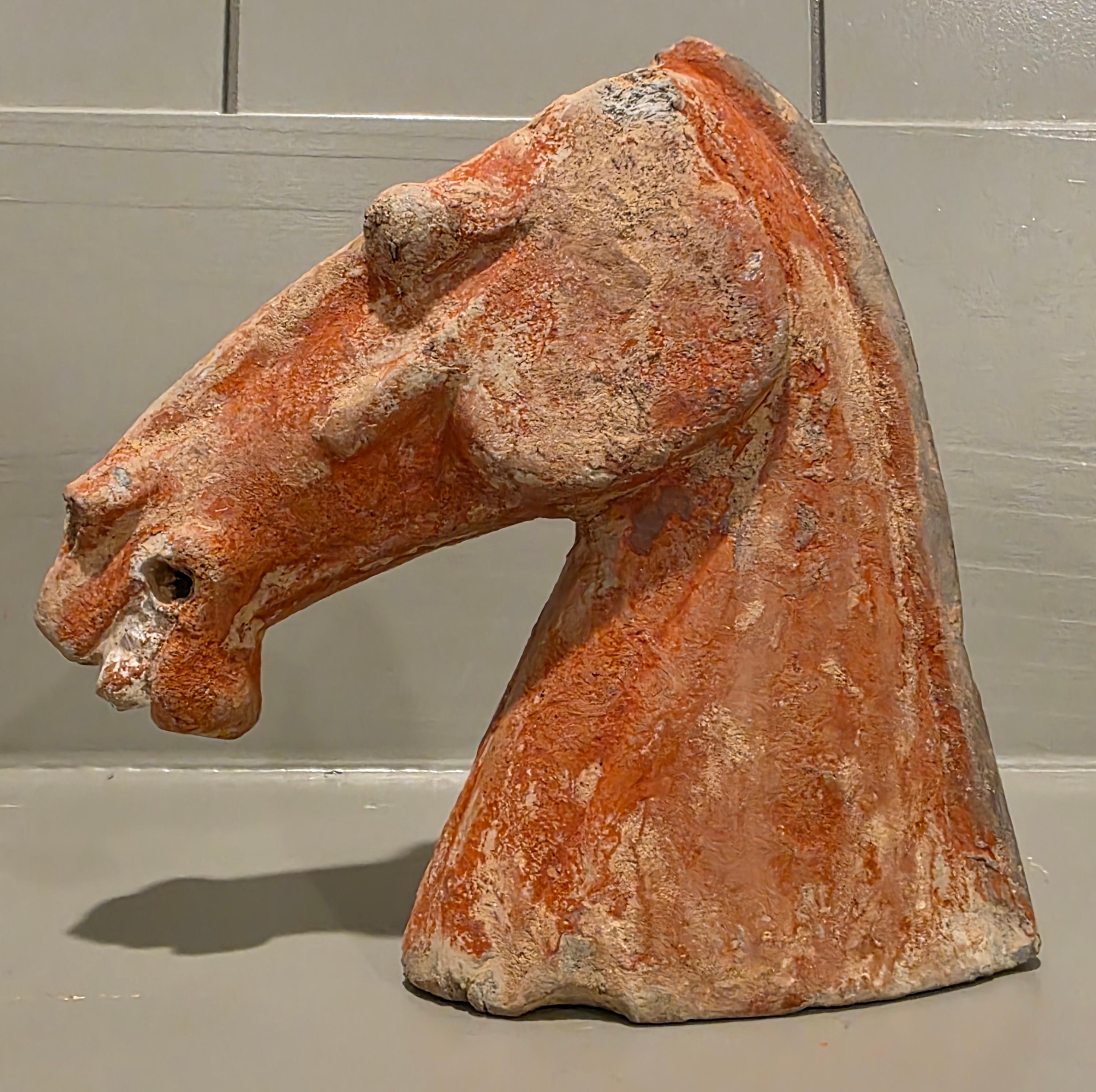 Coppia di antiche figure di tombe funerarie della dinastia cinese Han in ceramica con testa di cavallo rosso in vendita 5