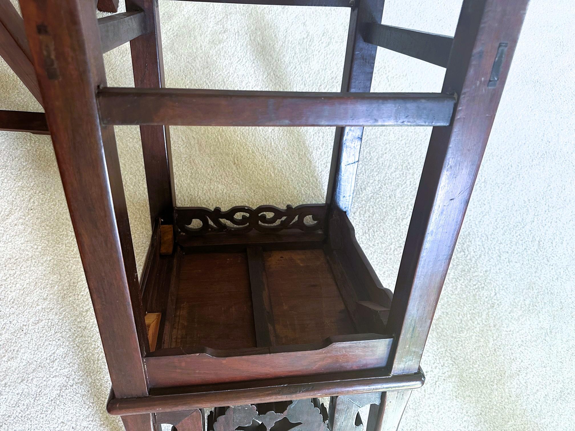 Paire de chaises d'appoint chinoises anciennes en bois dur Dynasty Qing en vente 4