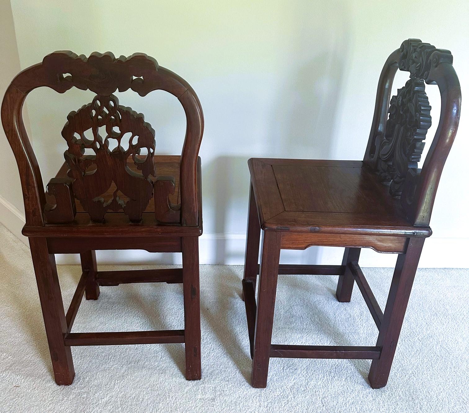 Chinois Paire de chaises d'appoint chinoises anciennes en bois dur Dynasty Qing en vente