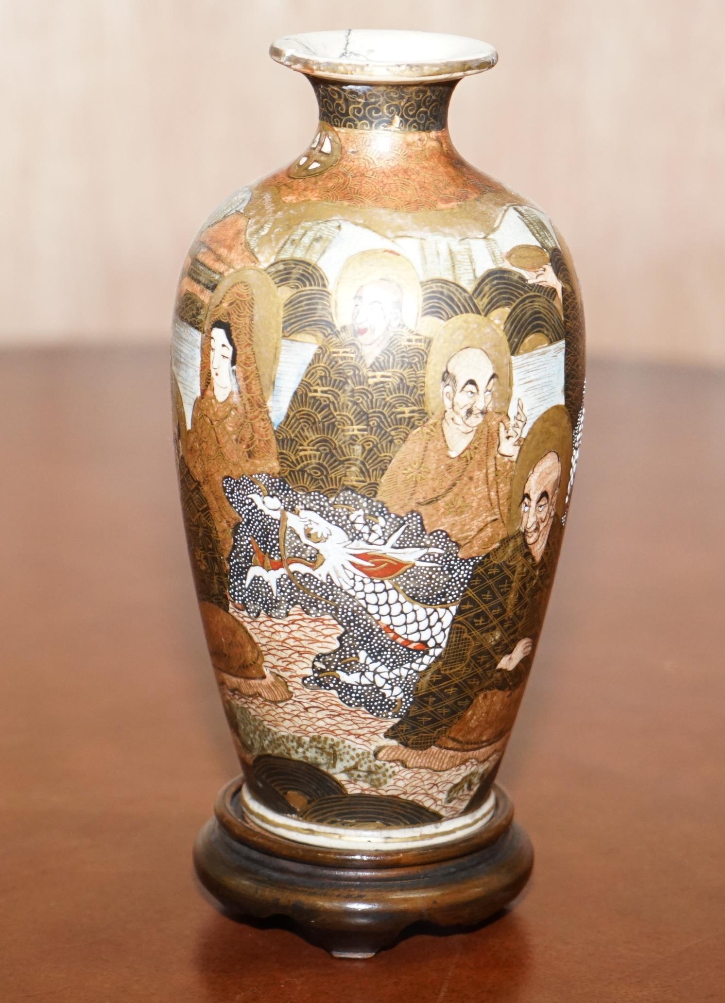 Paar antike chinesische oder japanische orientalische Vasen, handbemalte und signierte Urnen im Angebot 3