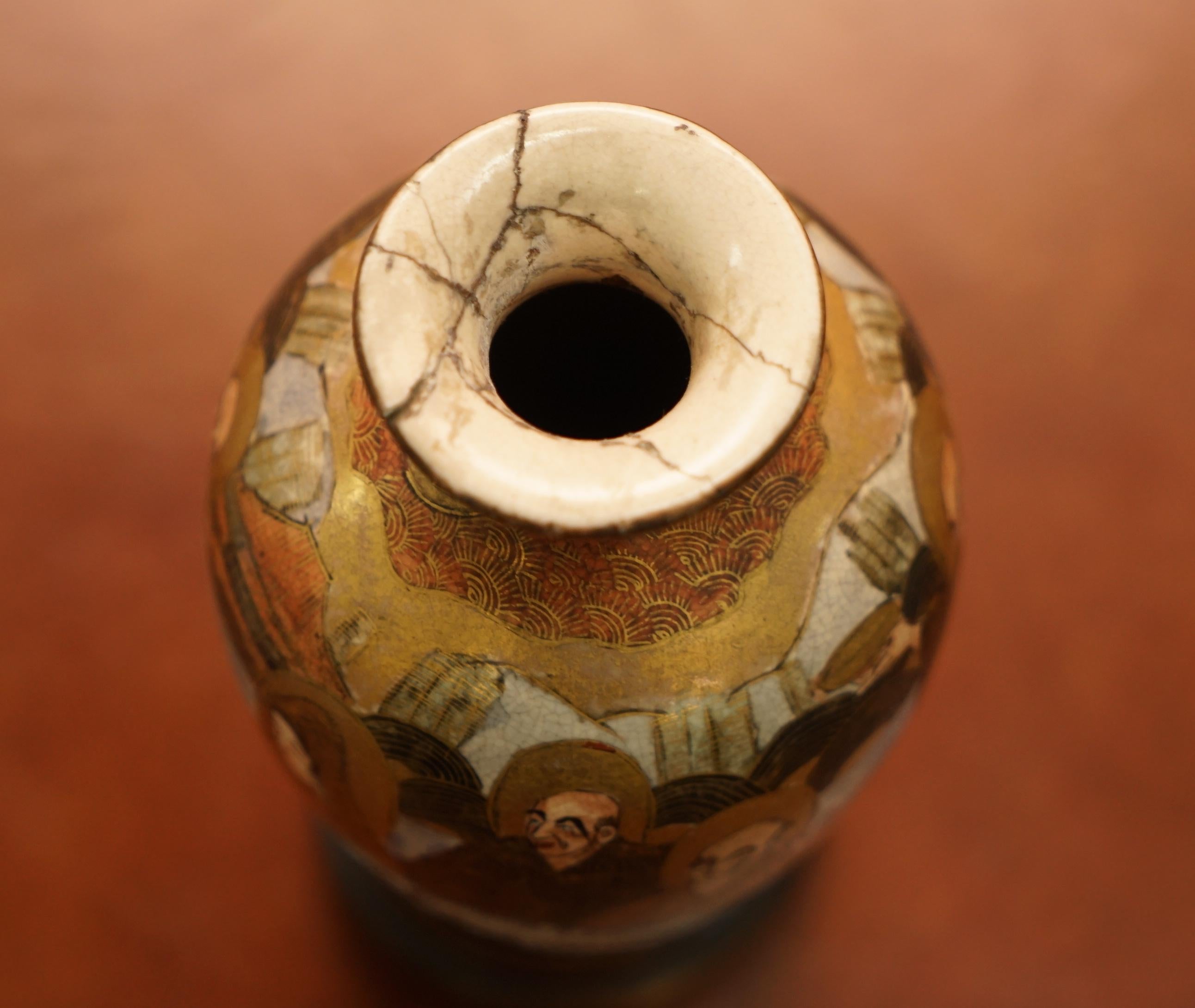 Paar antike chinesische oder japanische orientalische Vasen, handbemalte und signierte Urnen im Angebot 6