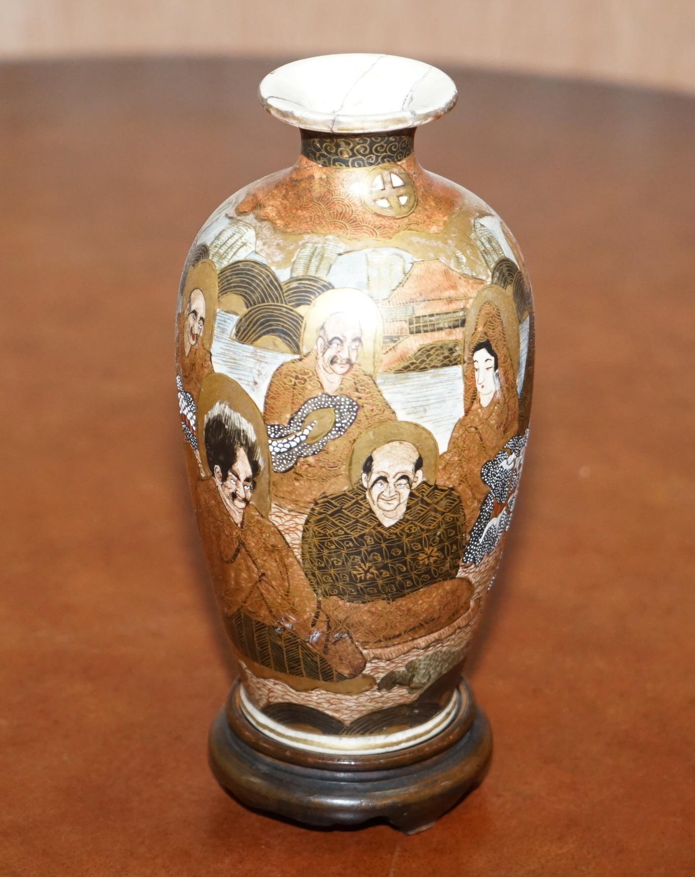 Paar antike chinesische oder japanische orientalische Vasen, handbemalte und signierte Urnen (Porzellan) im Angebot