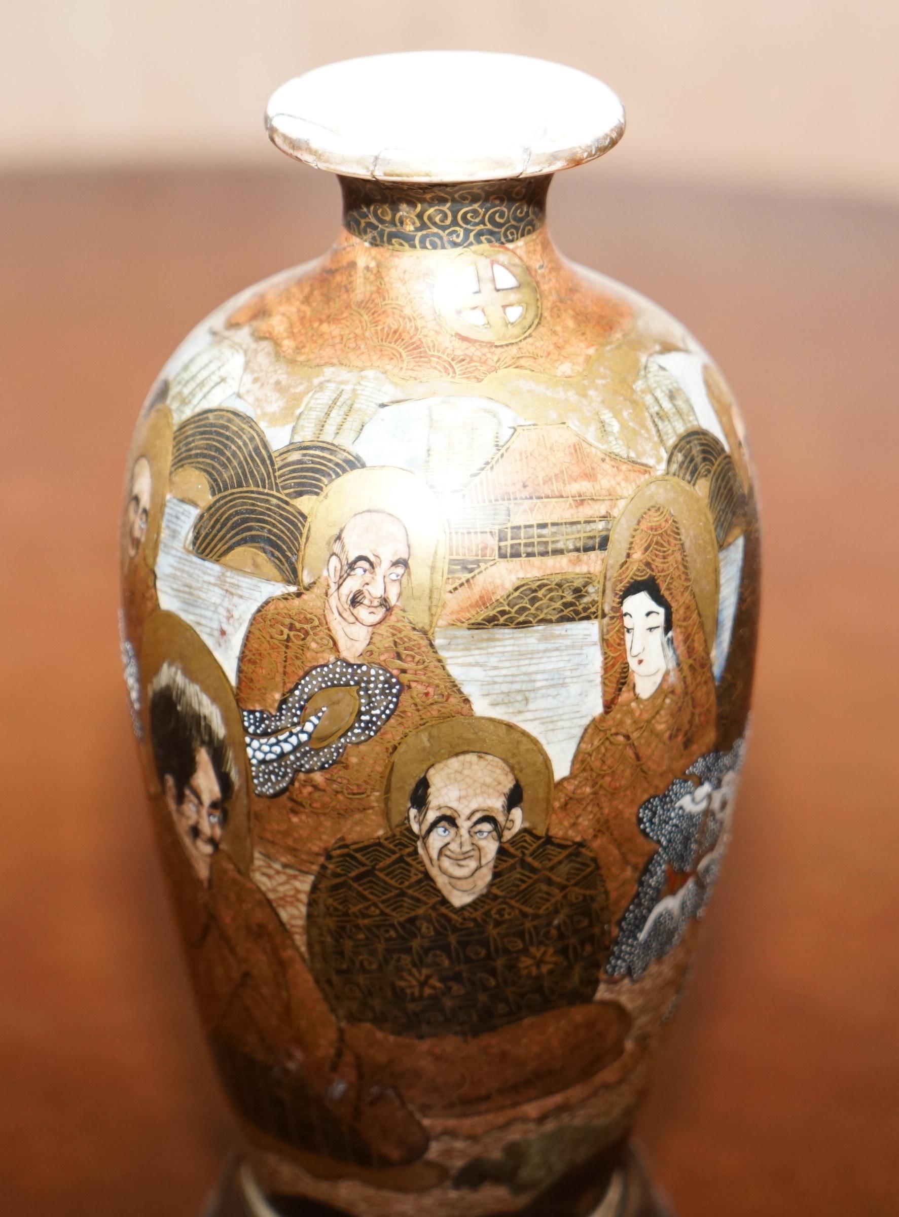 Paar antike chinesische oder japanische orientalische Vasen, handbemalte und signierte Urnen im Angebot 1