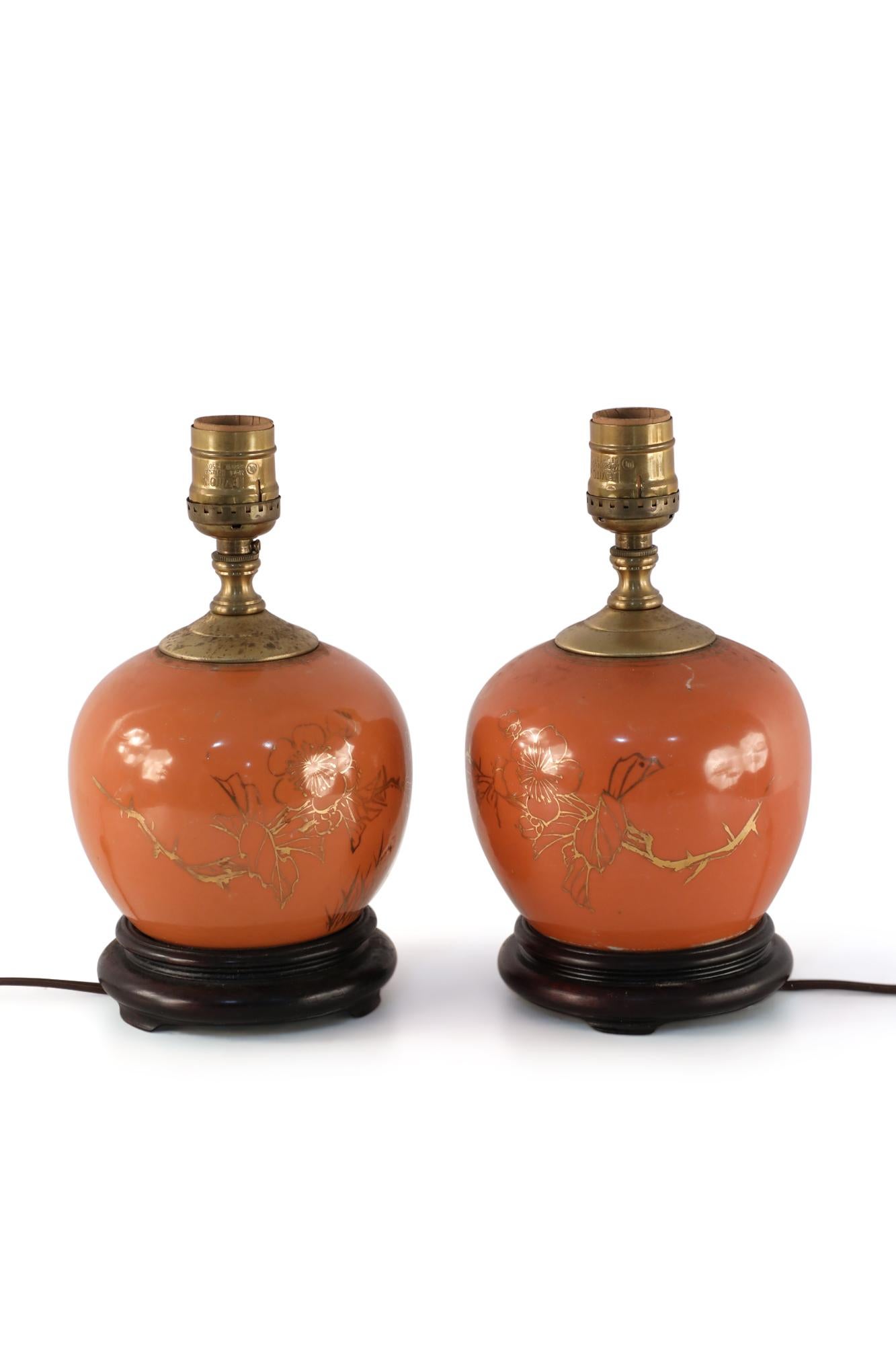 Pair of Antique Chinese Orange and Gold Floral Round Porcelain Table Lamps In Good Condition For Sale In New York, NY