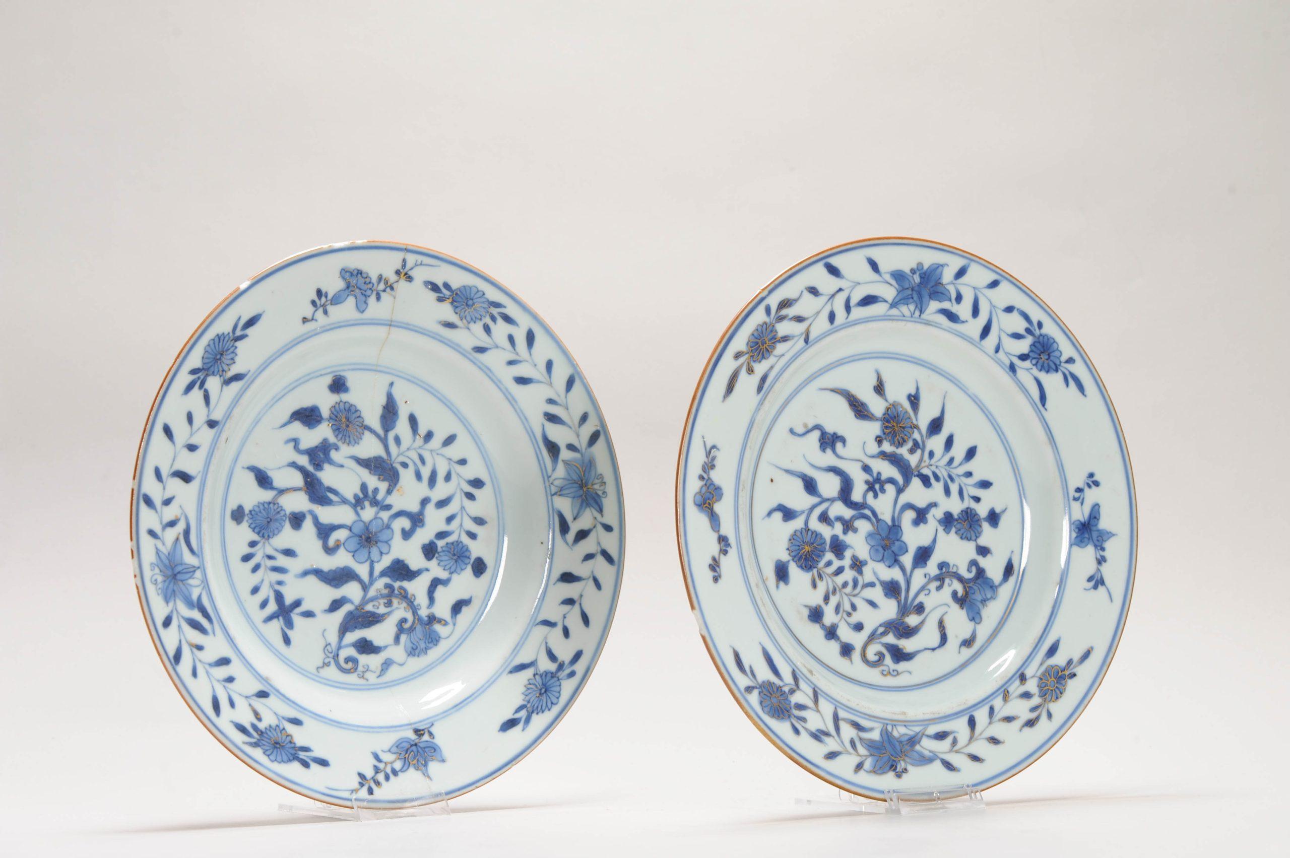 Très belle paire de deux plats d'époque Qing magnifiquement décorés d'une scène de fleurs. La qualité de la peinture est très bonne.

Informations complémentaires :
MATERIAL : Porcelaine et poterie
Région d'origine : Chine
Période : XVIIIe
