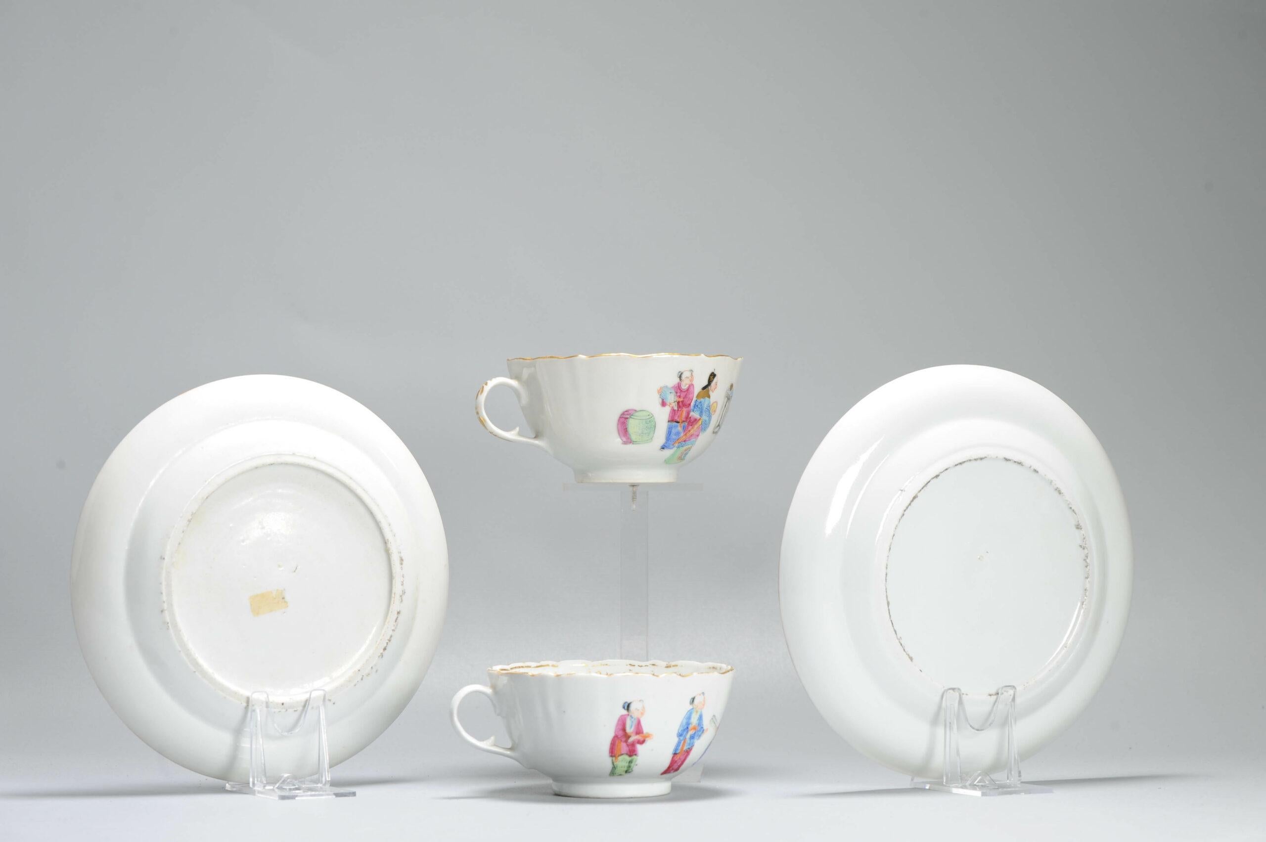 Pair of Antique Chinese Porcelain Cantonese Cup & Dish Figures Qing Daoguang In Good Condition For Sale In Amsterdam, Noord Holland