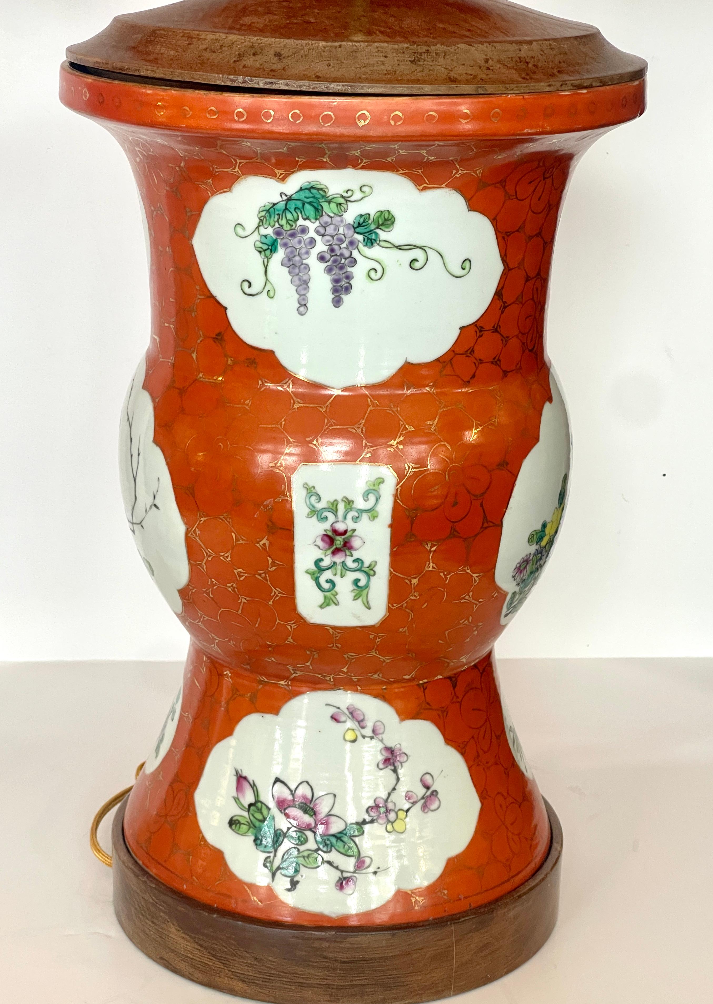 Fait main Paire de lampes Zhadou en porcelaine chinoise ancienne à motif de famille rose en vente