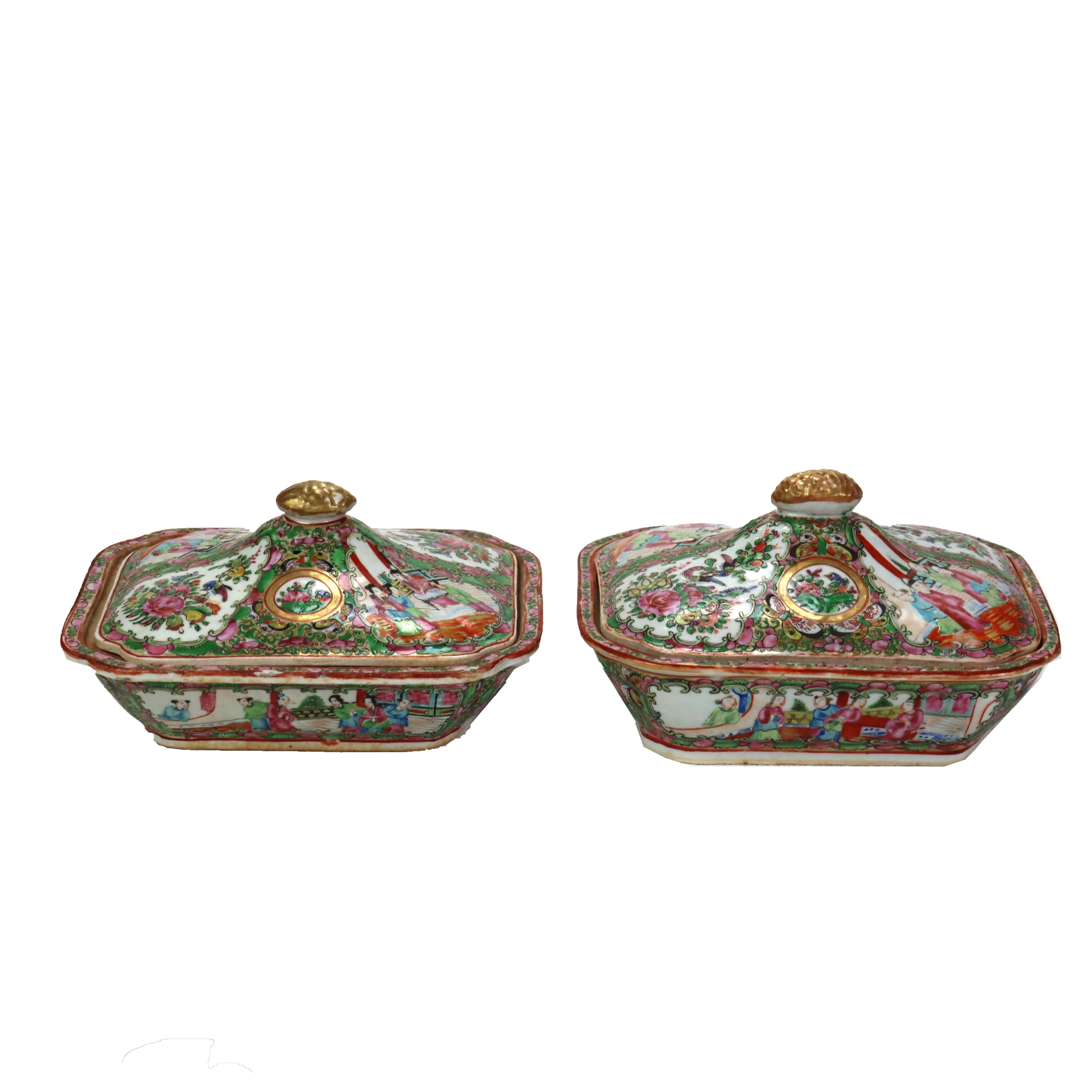 Paire de plats à légumes chinois anciens recouverts d'un médaillon en forme de rose C1900 Bon état - En vente à Big Flats, NY