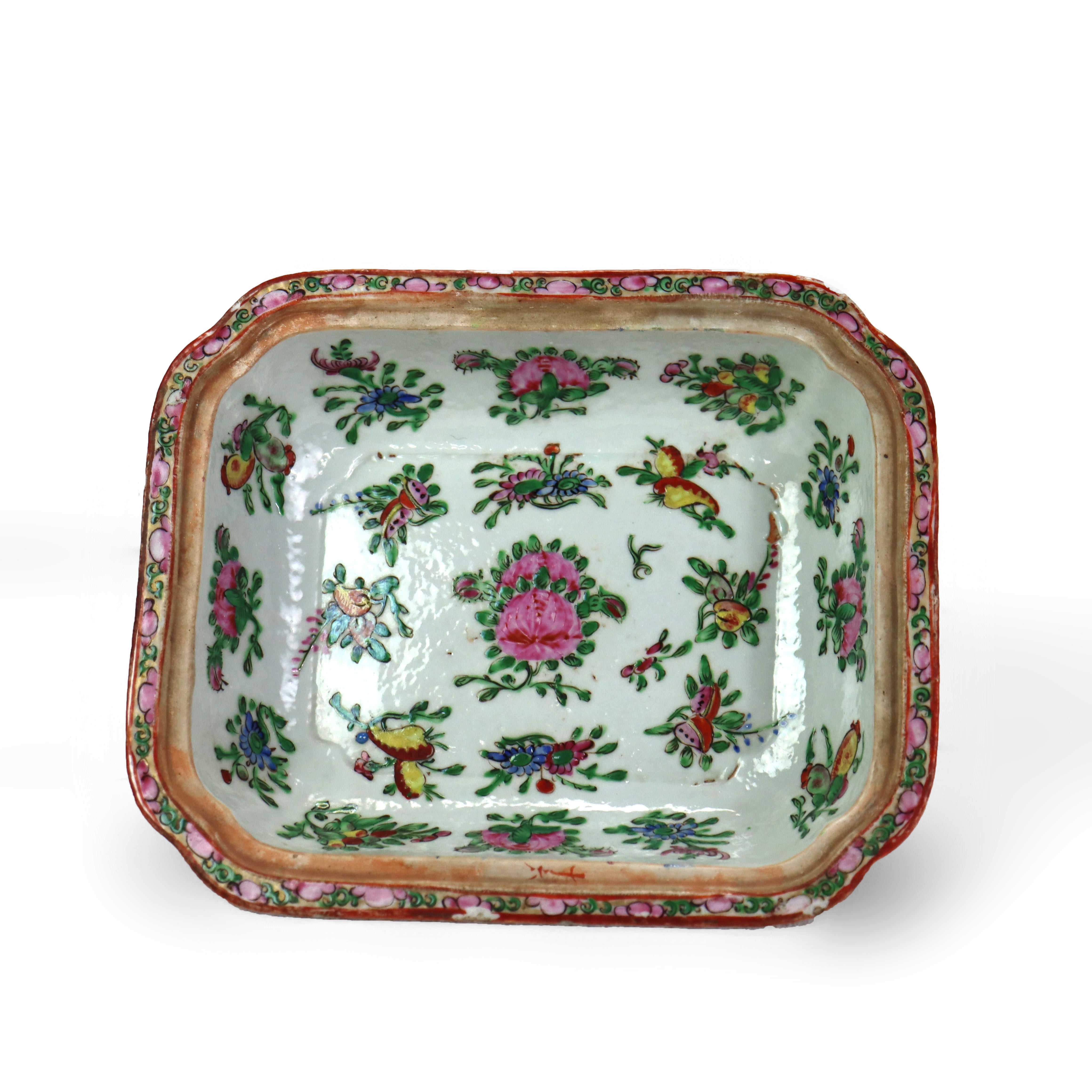 Porcelaine Paire de plats à légumes chinois anciens recouverts d'un médaillon en forme de rose C1900 en vente