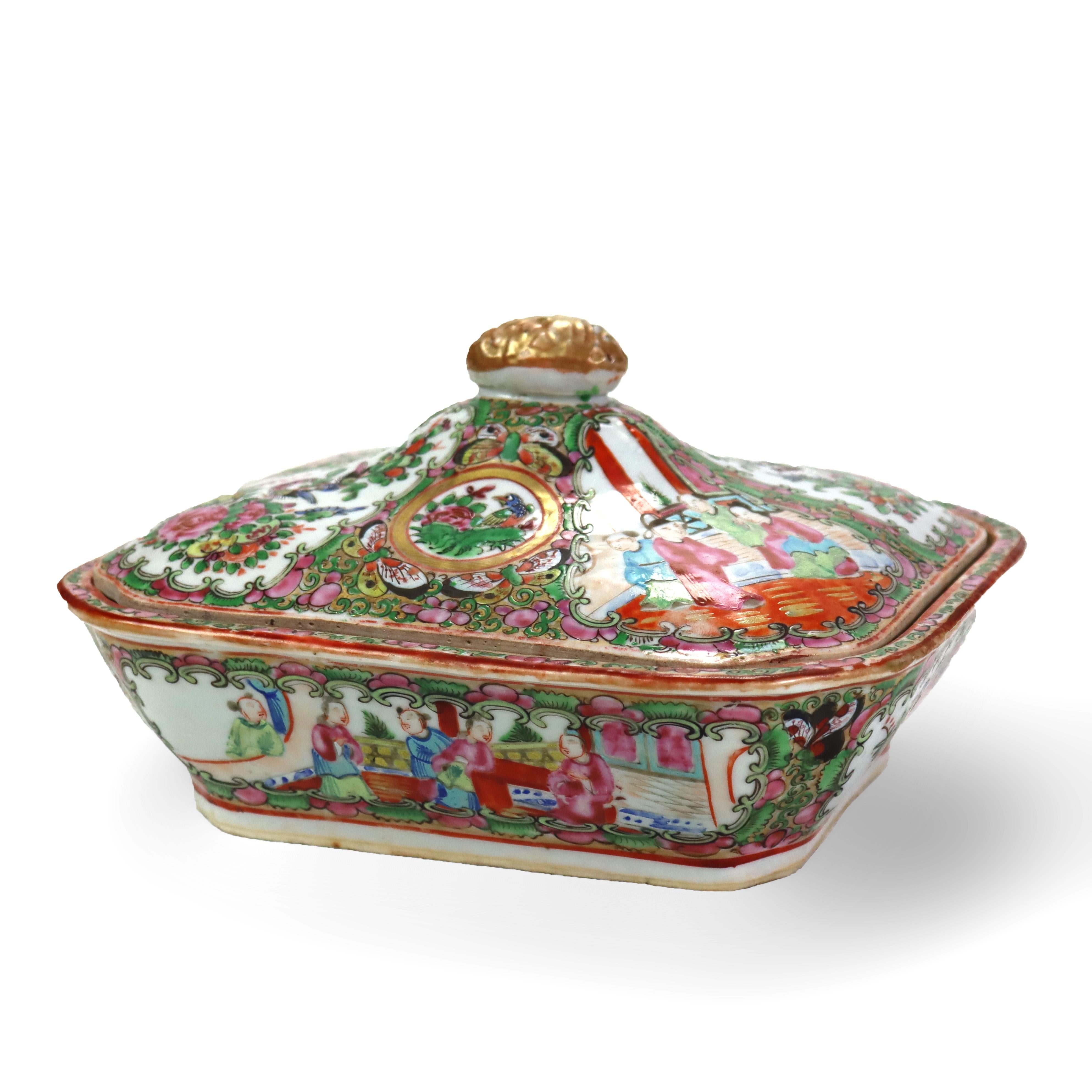 Paire de plats à légumes chinois anciens recouverts d'un médaillon en forme de rose C1900 en vente 3