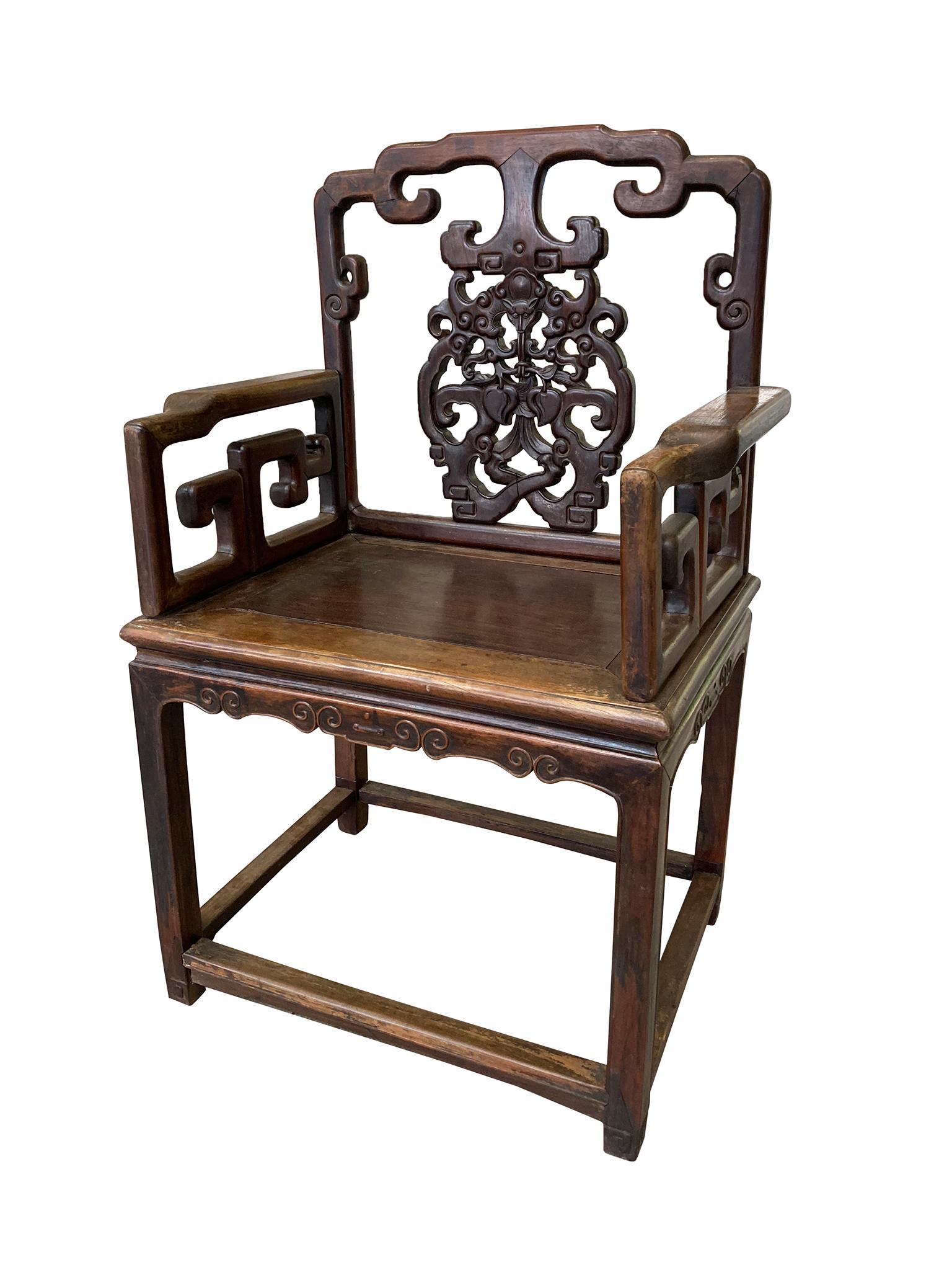 Paire de fauteuils chinois anciens en bois de rose État moyen - En vente à New York, NY