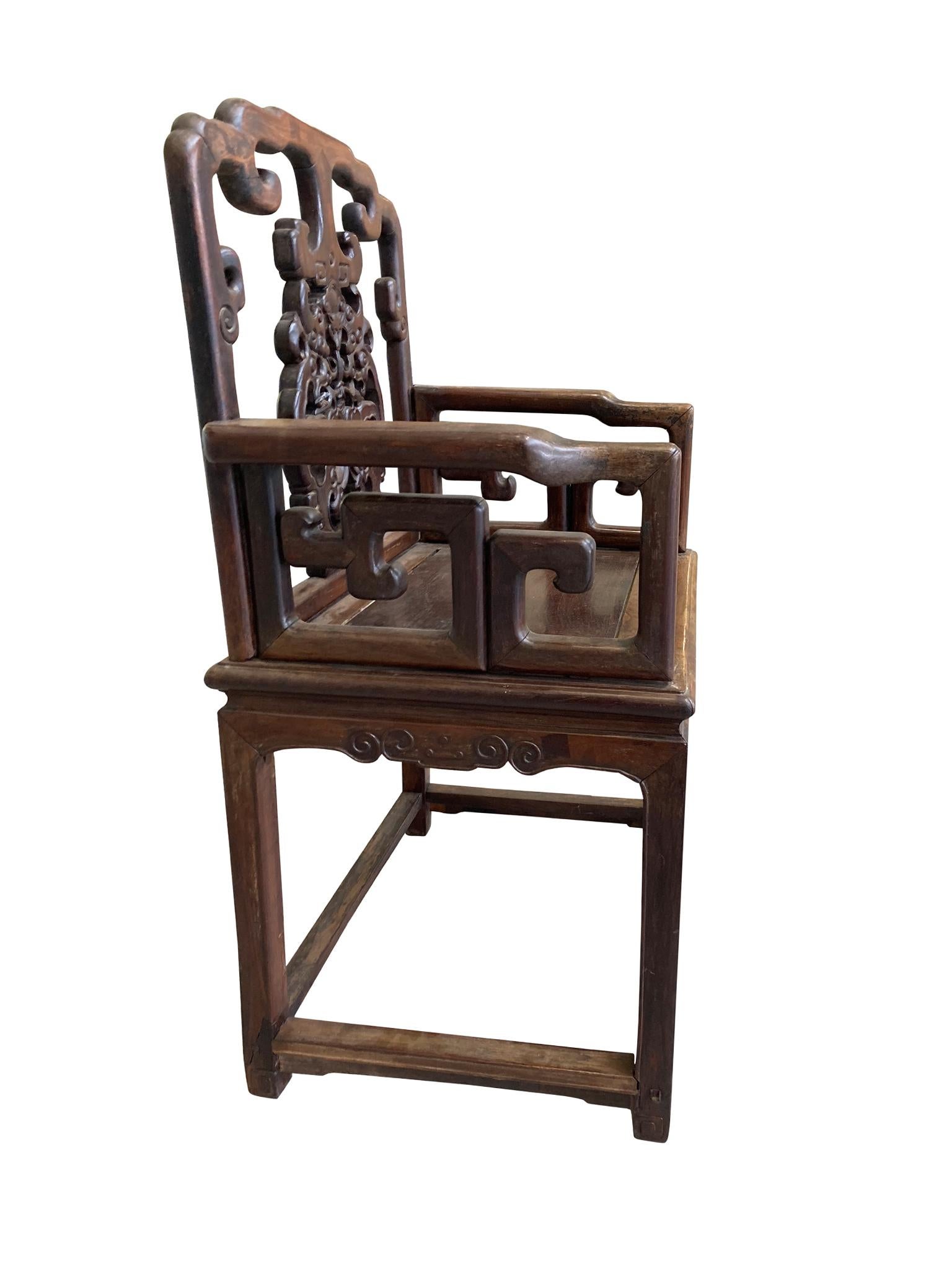 XIXe siècle Paire de fauteuils chinois anciens en bois de rose en vente