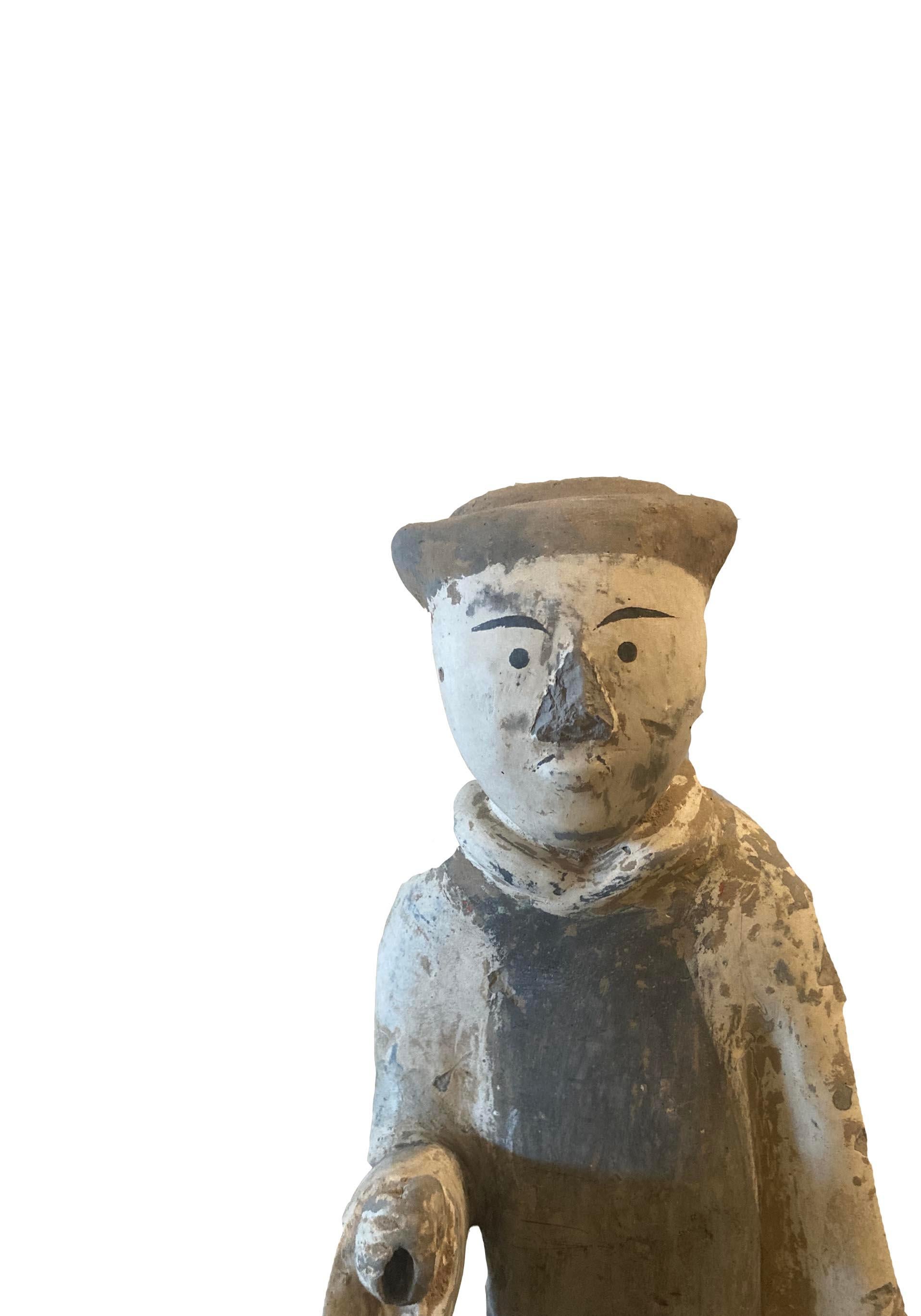 Paire de figurines chinoises anciennes en terre cuite sur socle en lucite Bon état - En vente à Dallas, TX