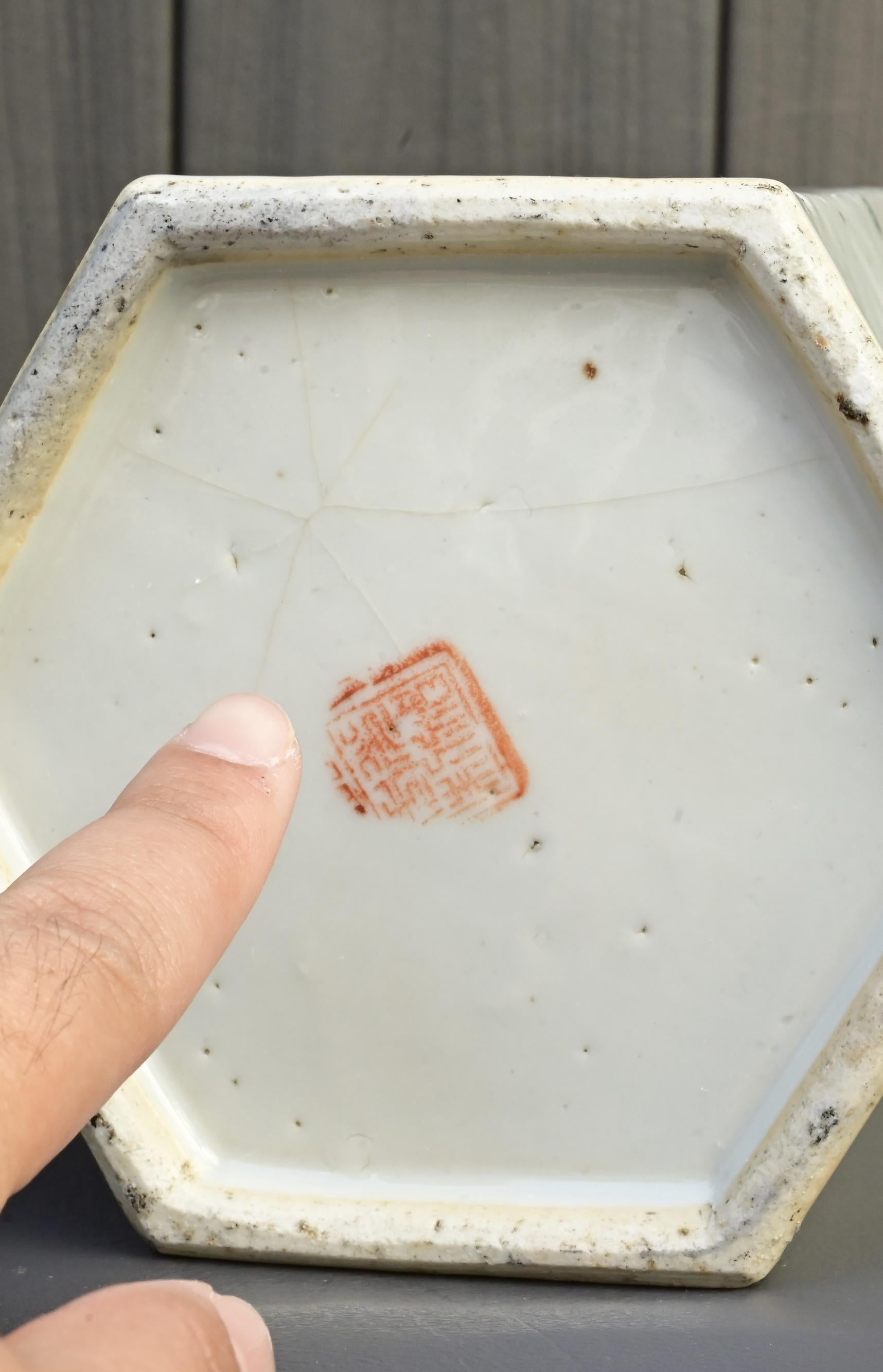 Paire de porte-chapeaux anciens de la période Tongzhi de la famille rose chinoise, milieu du 19e siècle en vente 5