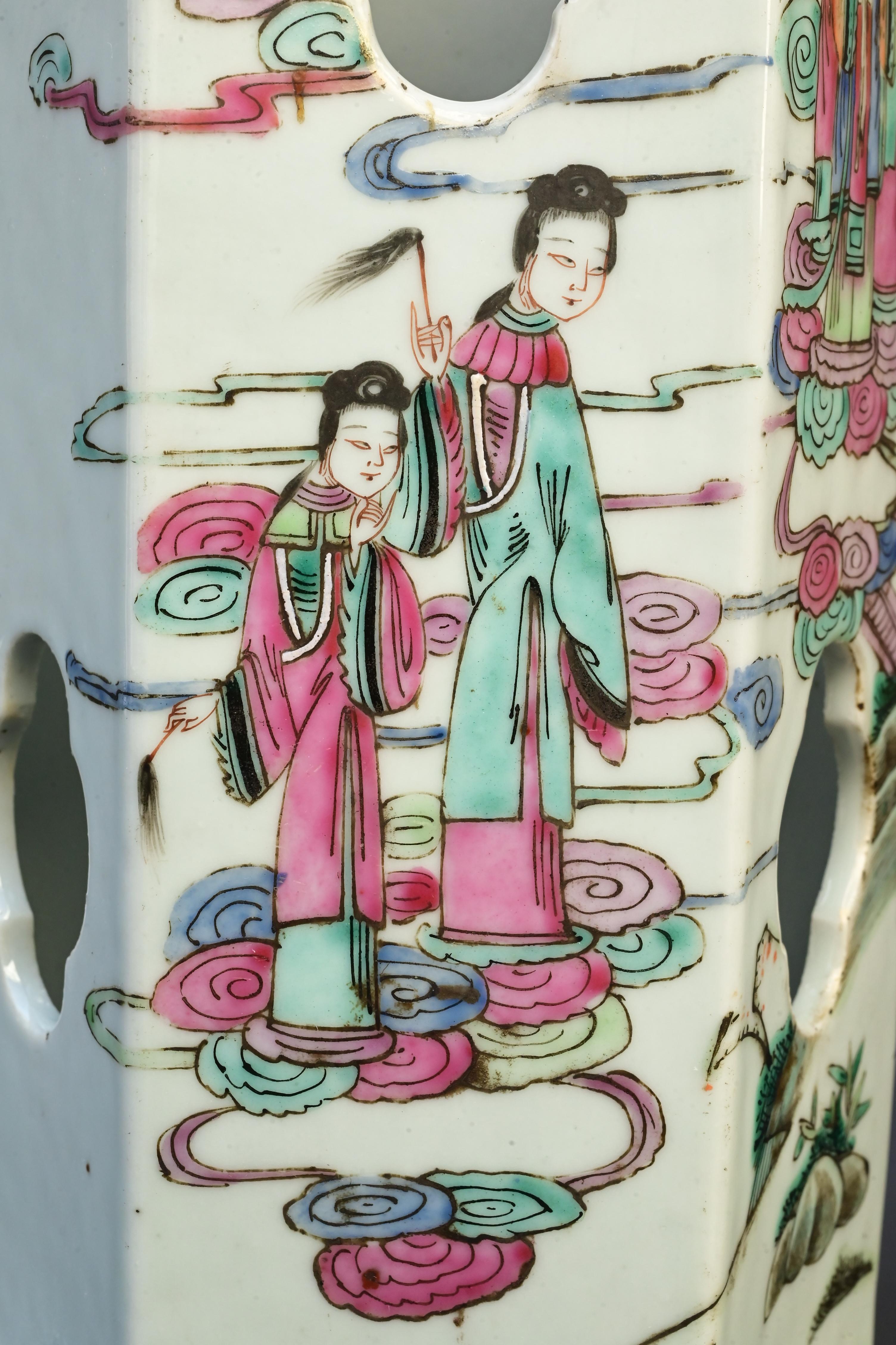 Paire de porte-chapeaux anciens de la période Tongzhi de la famille rose chinoise, milieu du 19e siècle en vente 10