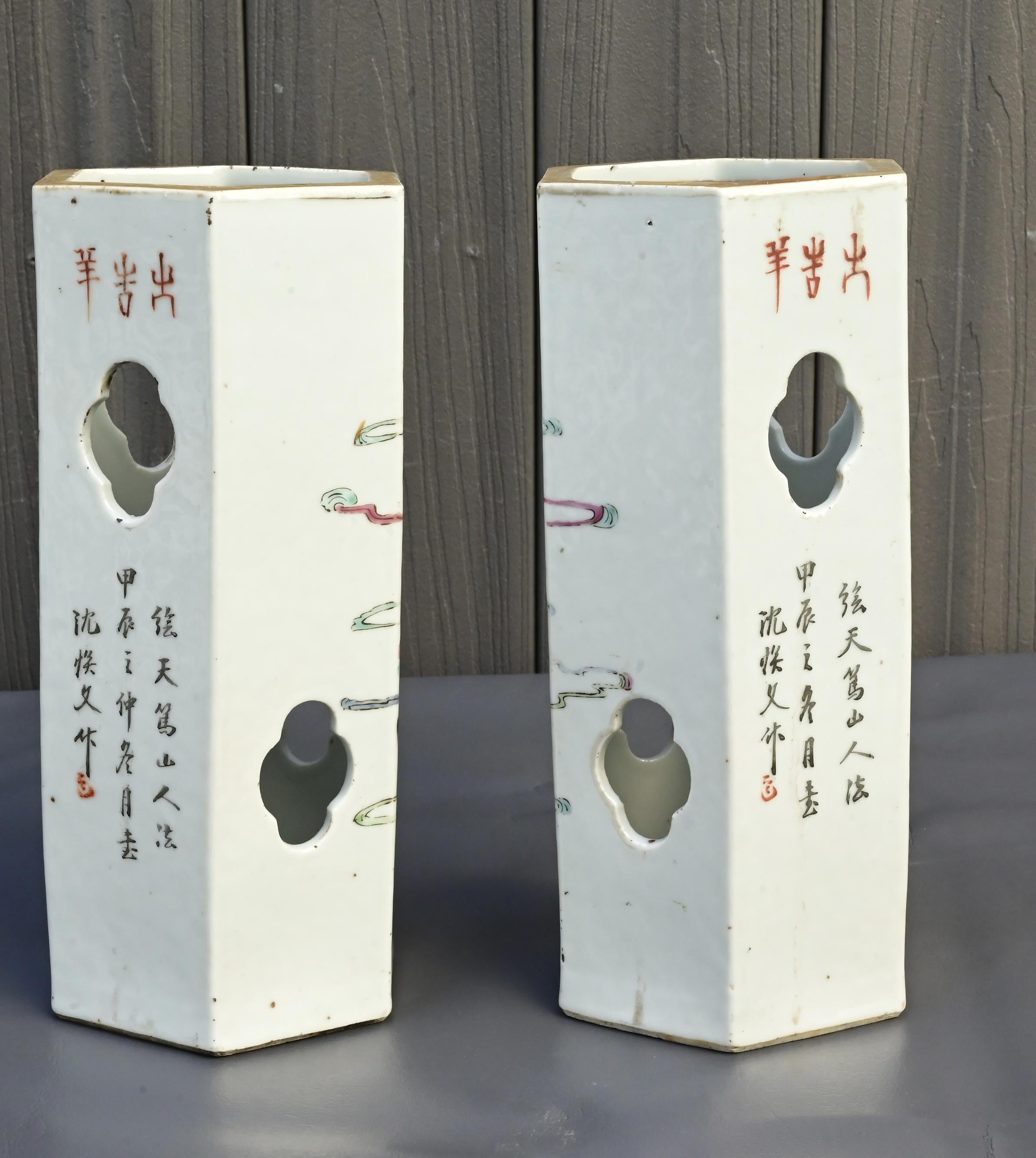 Porcelaine Paire de porte-chapeaux anciens de la période Tongzhi de la famille rose chinoise, milieu du 19e siècle en vente