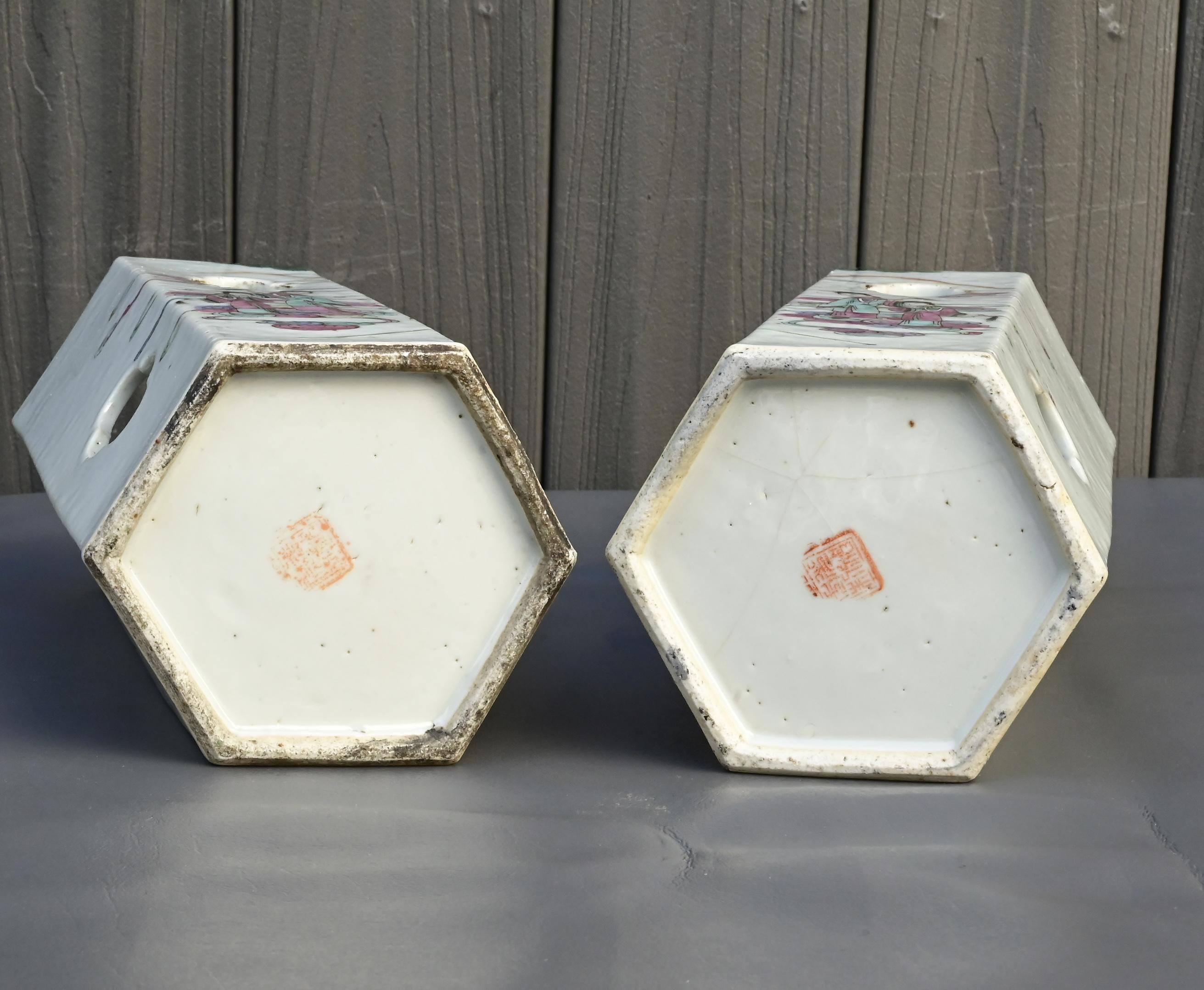 Paire de porte-chapeaux anciens de la période Tongzhi de la famille rose chinoise, milieu du 19e siècle en vente 4