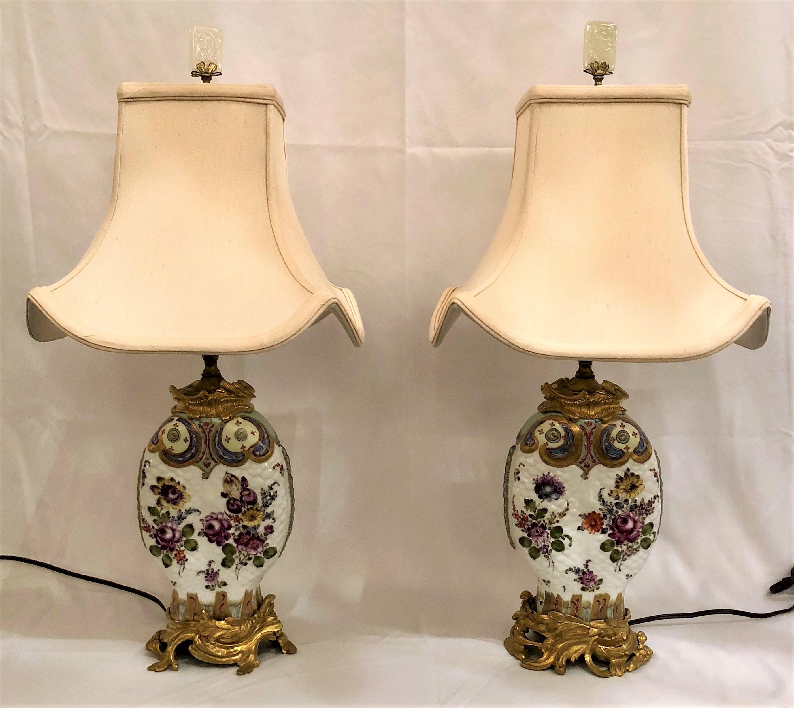Pair of Antique Chinoiserie Porcelain Lamps with Ormolu Mounts In Good Condition For Sale In New Orleans, LA